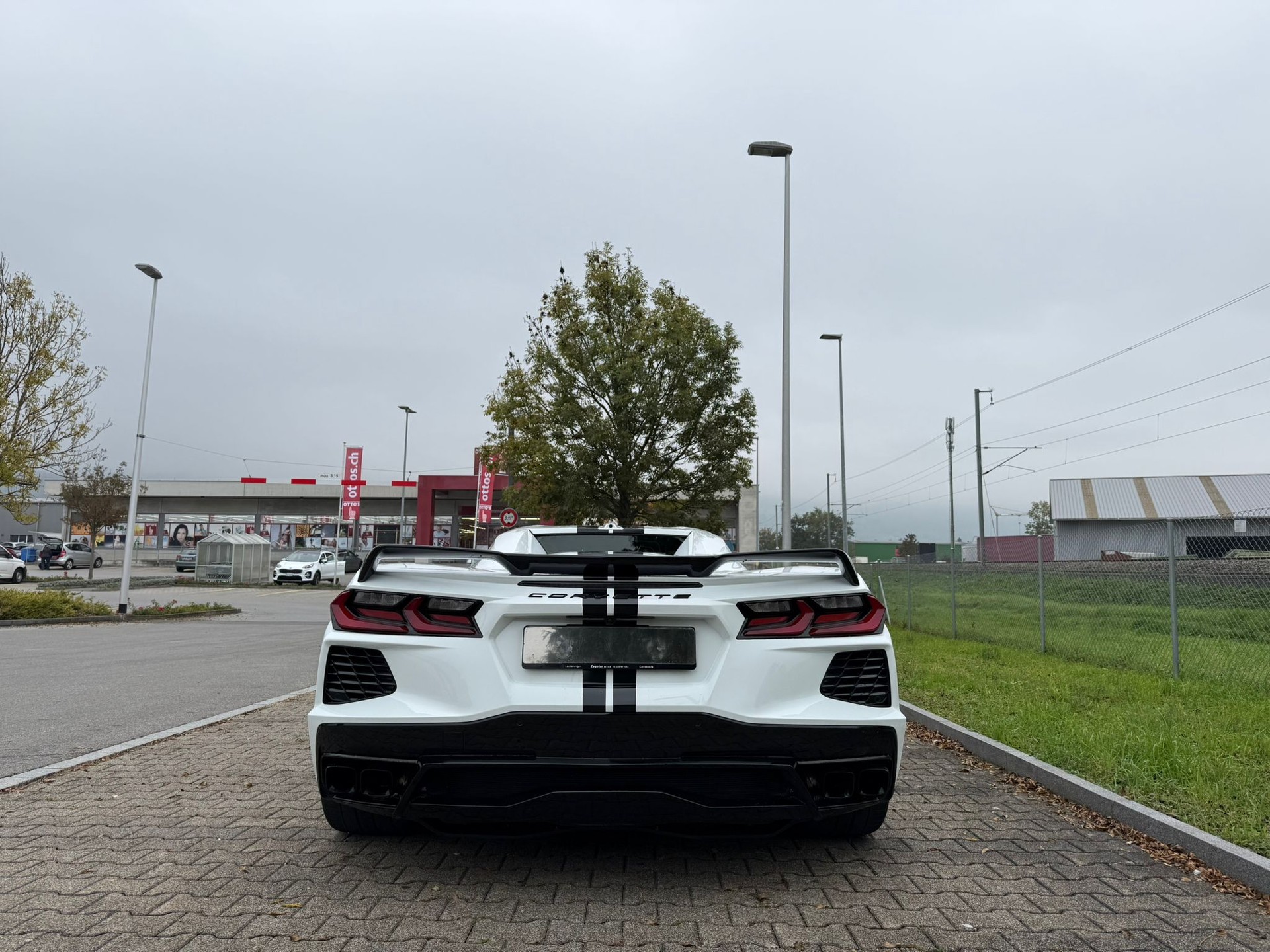 CHEVROLET Corvette C8-image-23