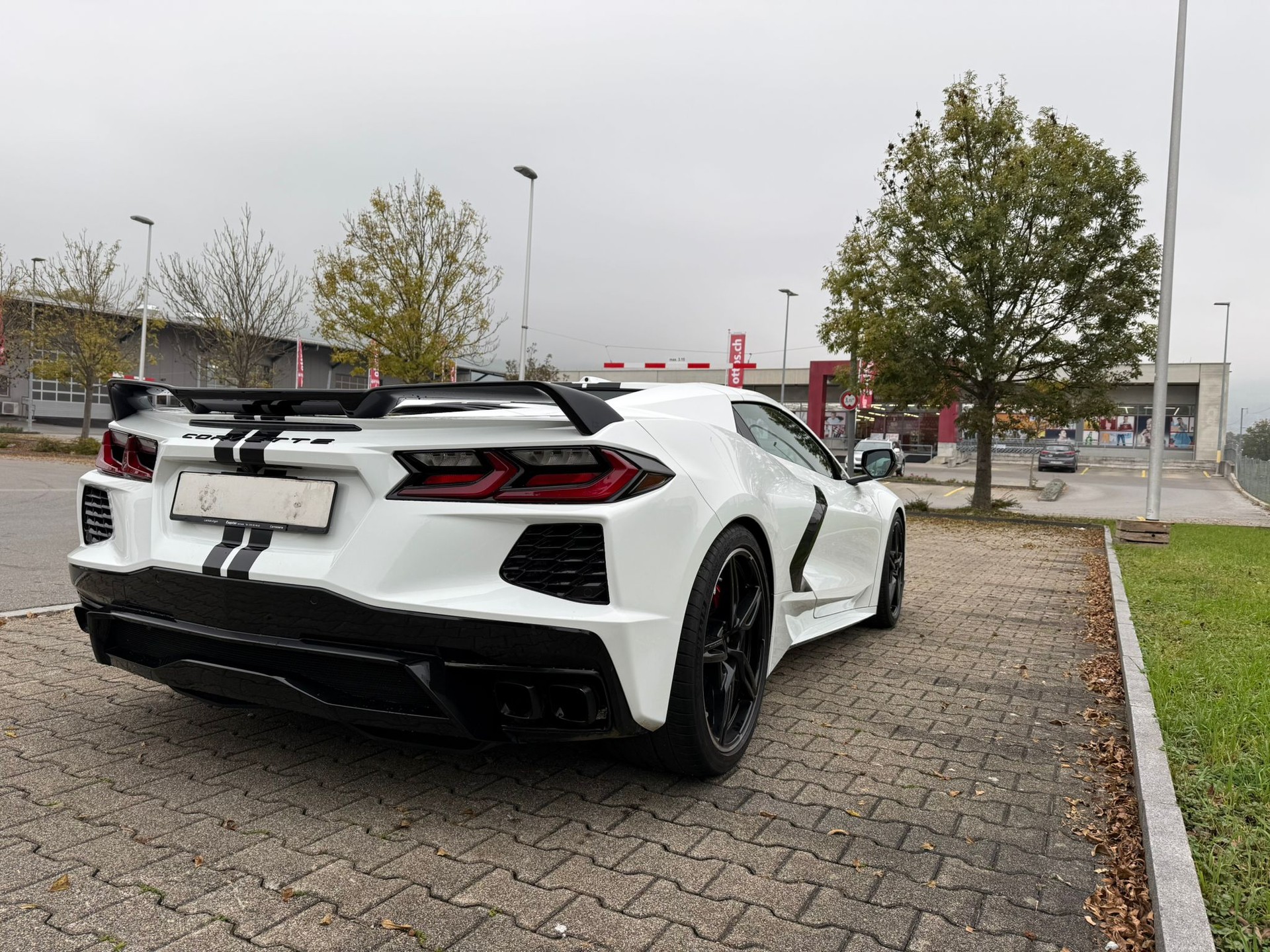 CHEVROLET Corvette C8-image-25