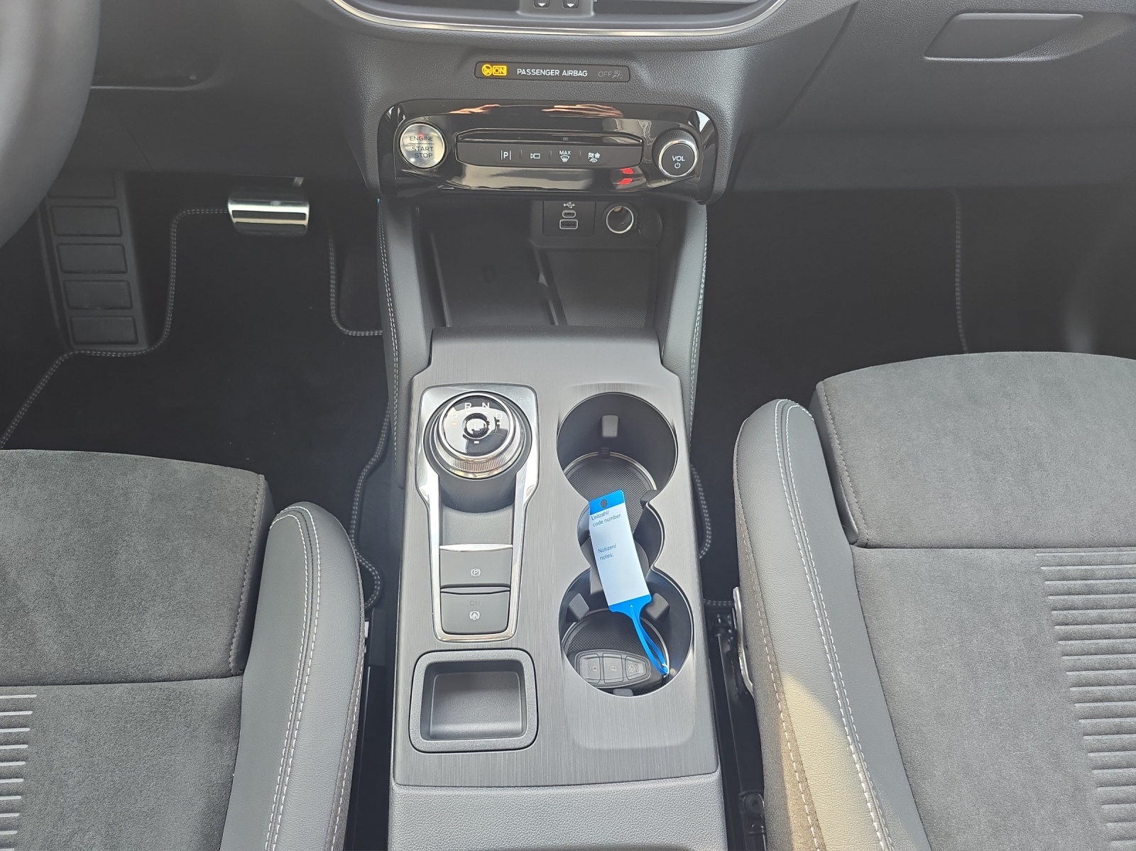 FORD Kuga 2.5 Hybrid Active X 4x4-image-9