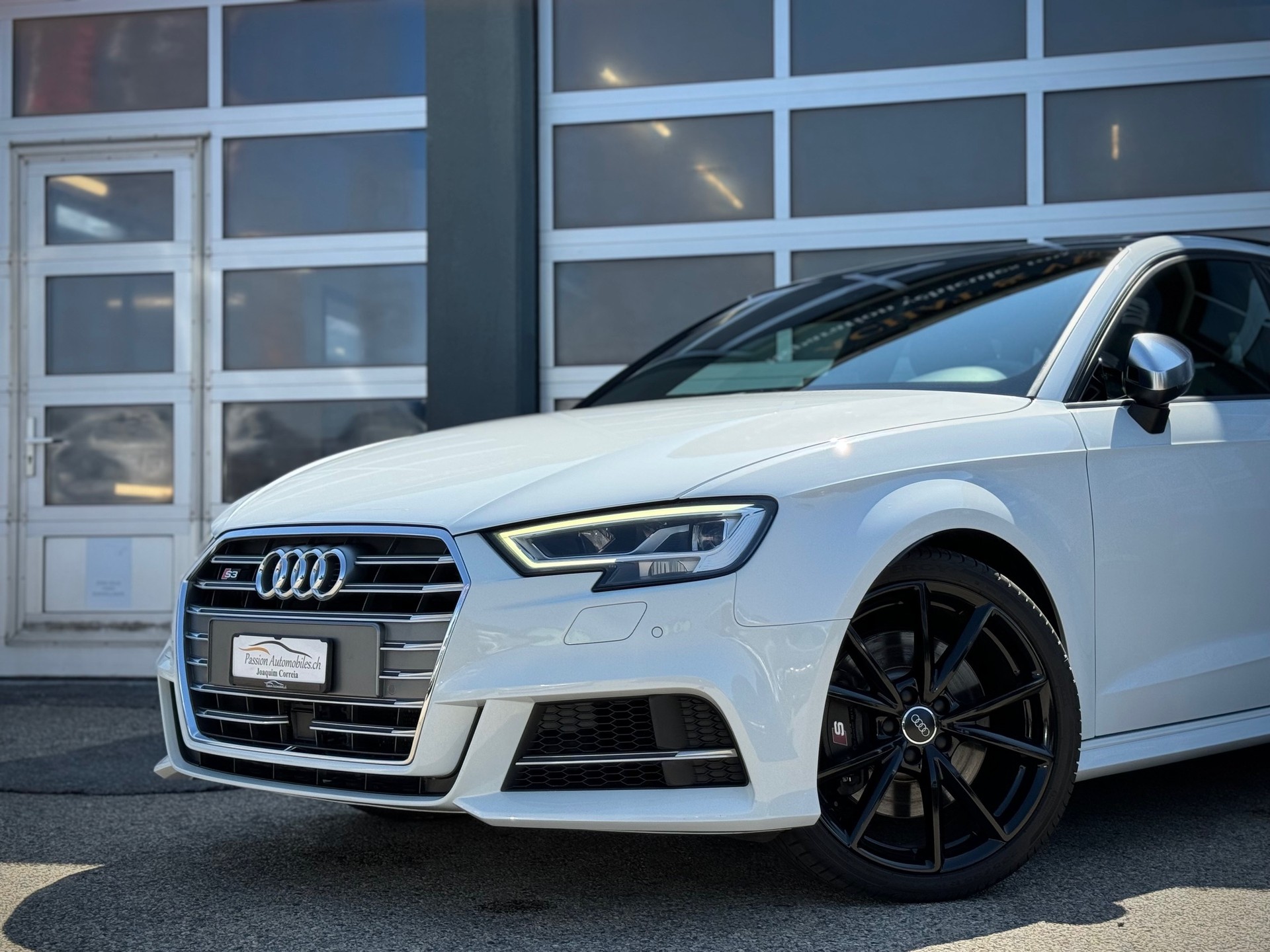 AUDI S3 Sportback 2.0 TFSI quattro S-tronic - Véhicule Suisse (CH)-image-2