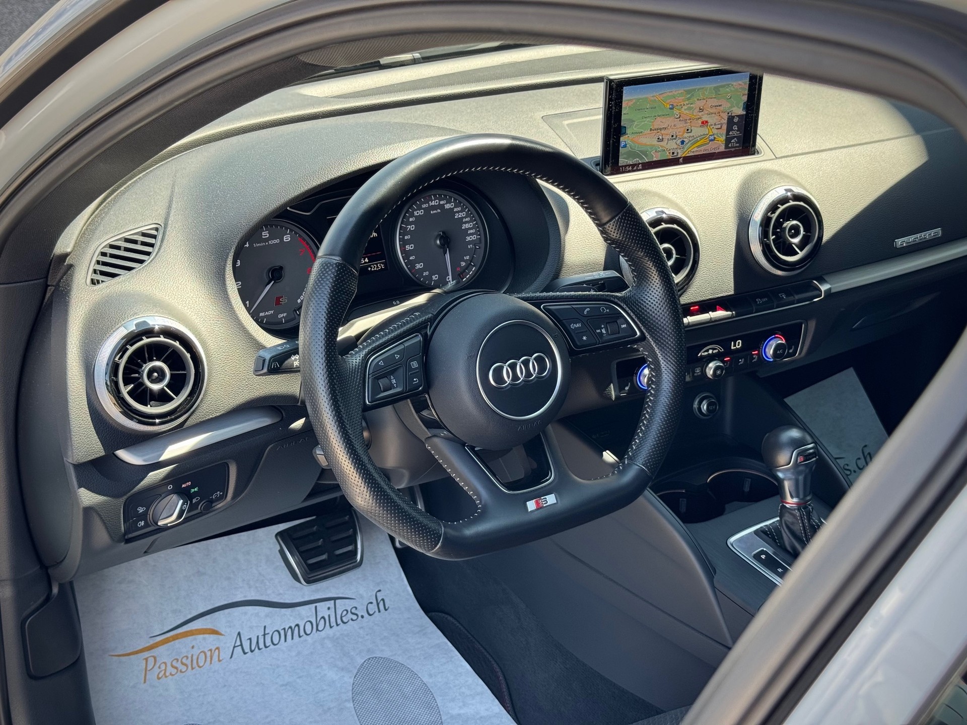 AUDI S3 Sportback 2.0 TFSI quattro S-tronic - Véhicule Suisse (CH)-image-9