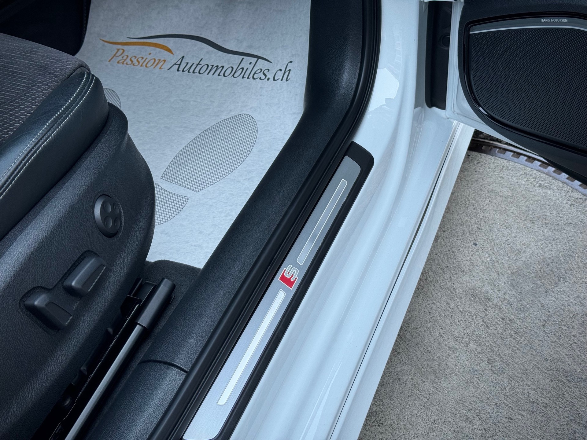 AUDI S3 Sportback 2.0 TFSI quattro S-tronic - Véhicule Suisse (CH)-image-6
