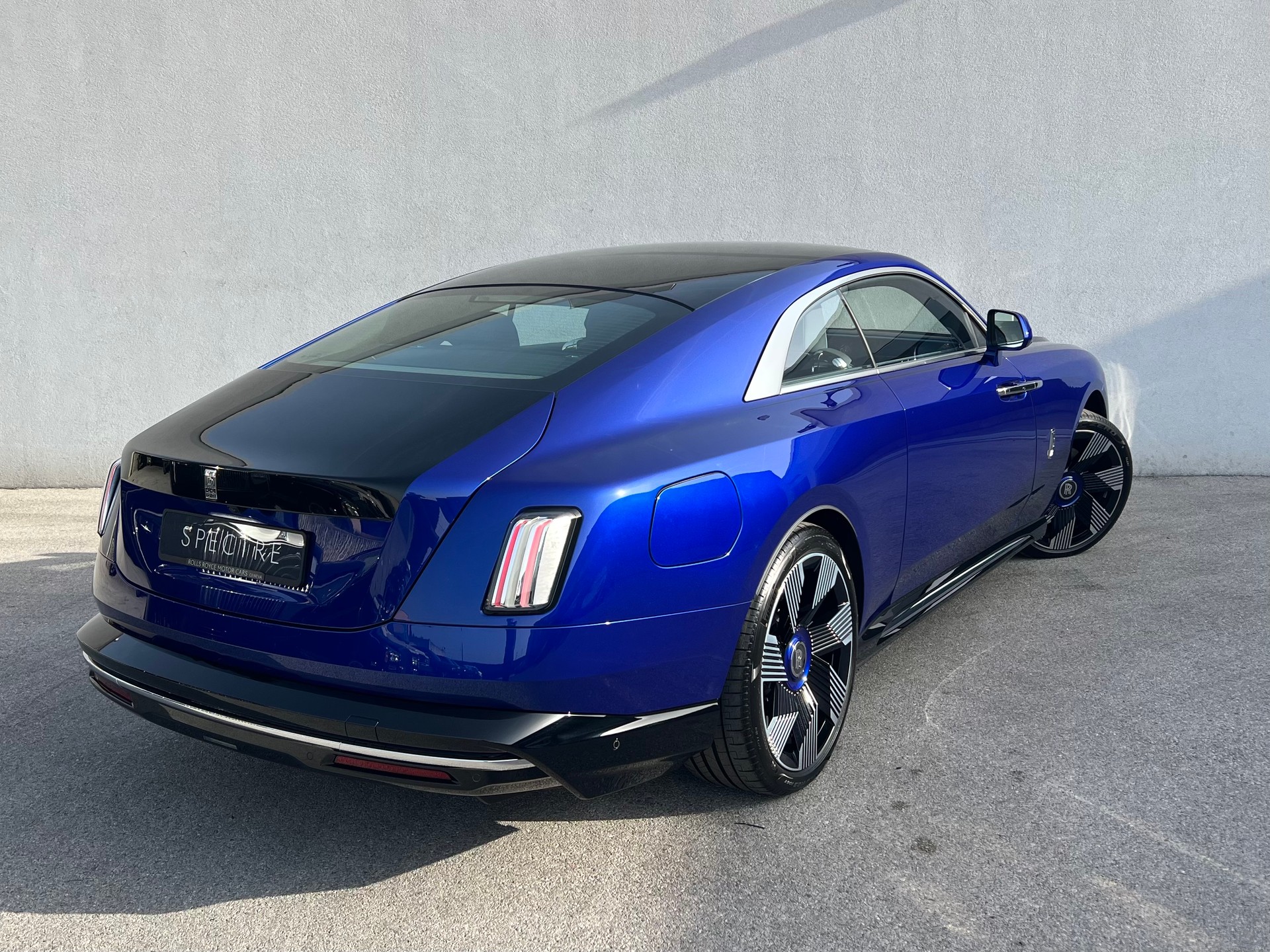 ROLLS-ROYCE Spectre-image-1
