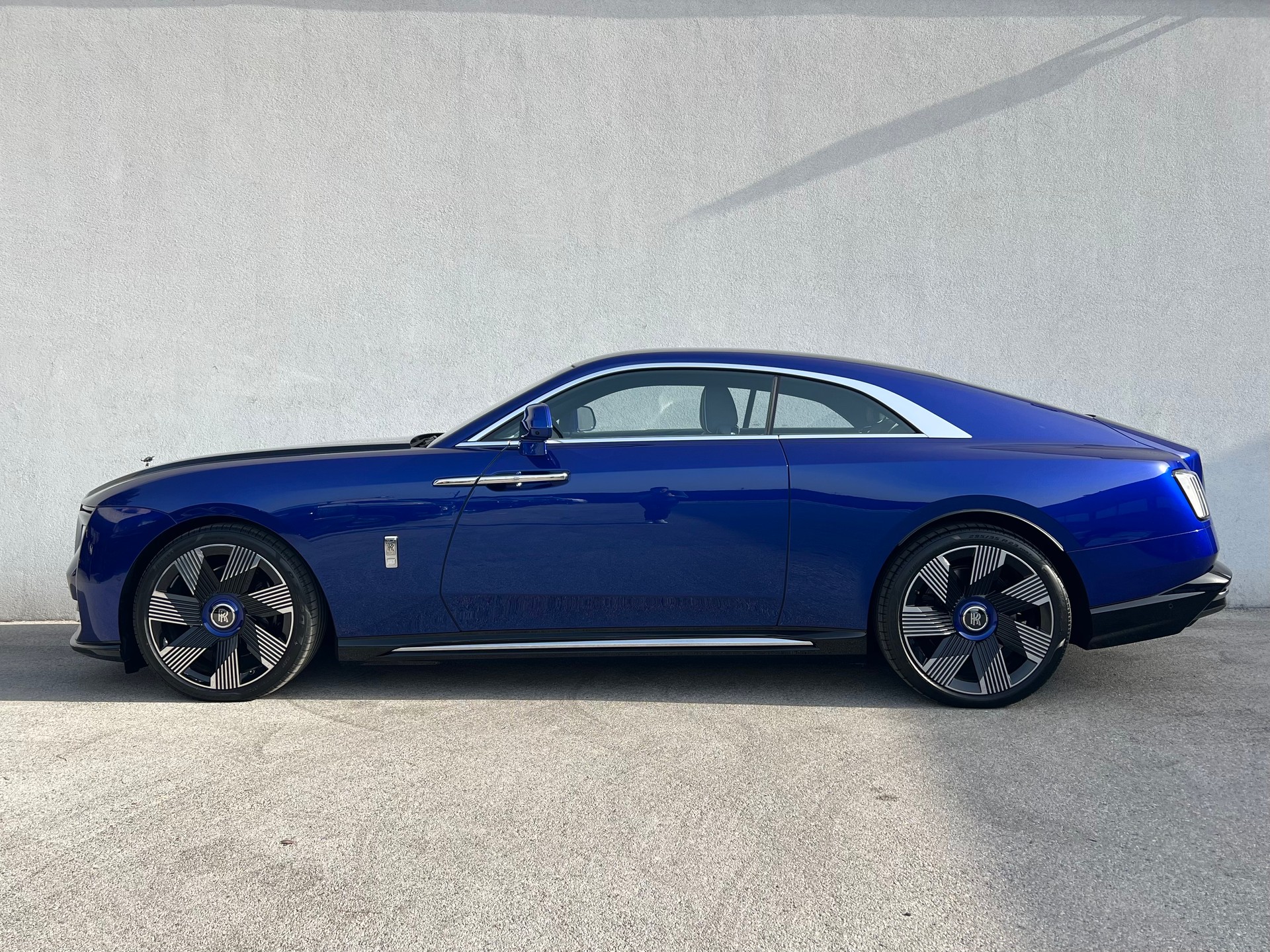 ROLLS-ROYCE Spectre-image-2