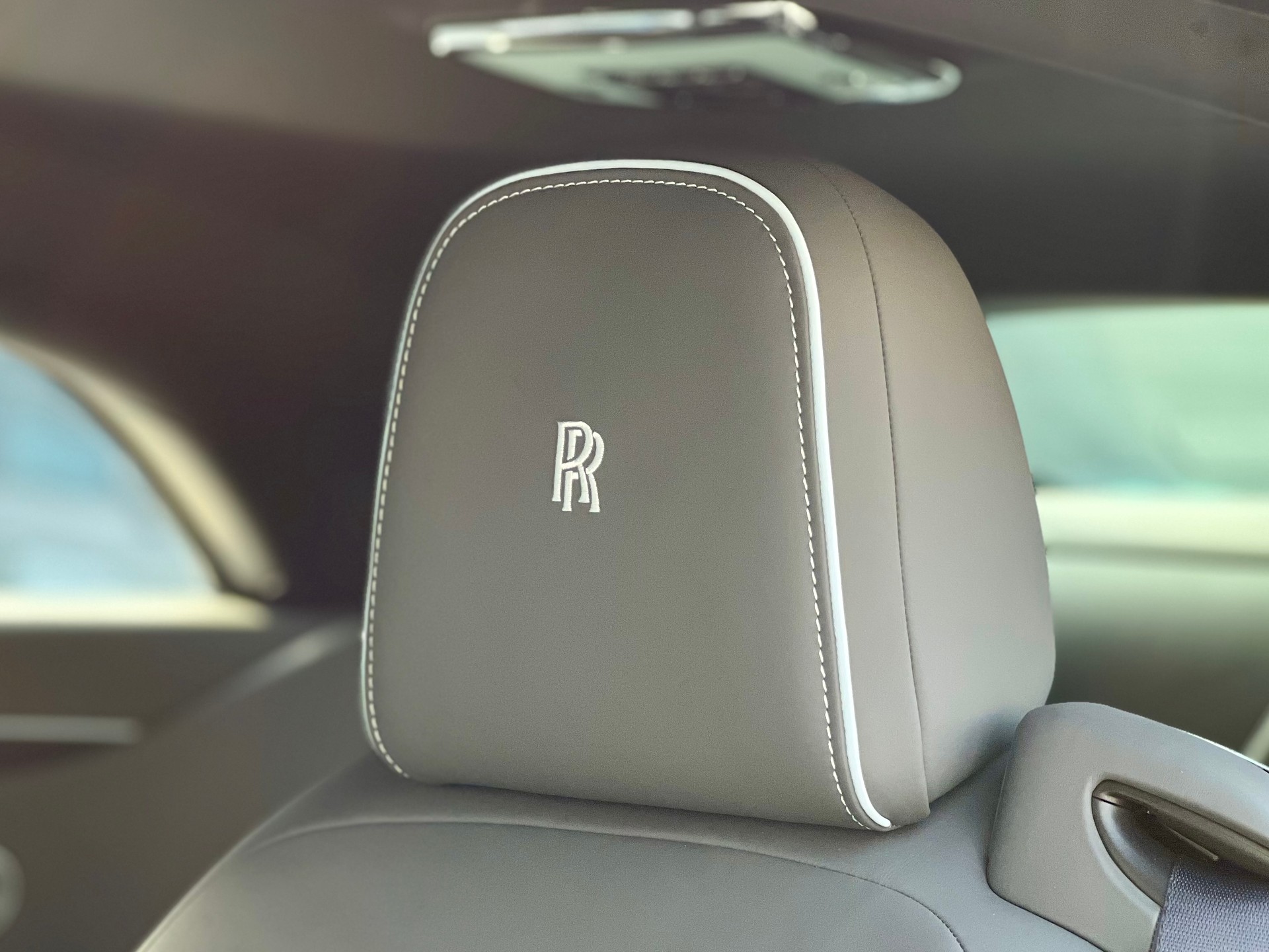 ROLLS-ROYCE Spectre-image-13