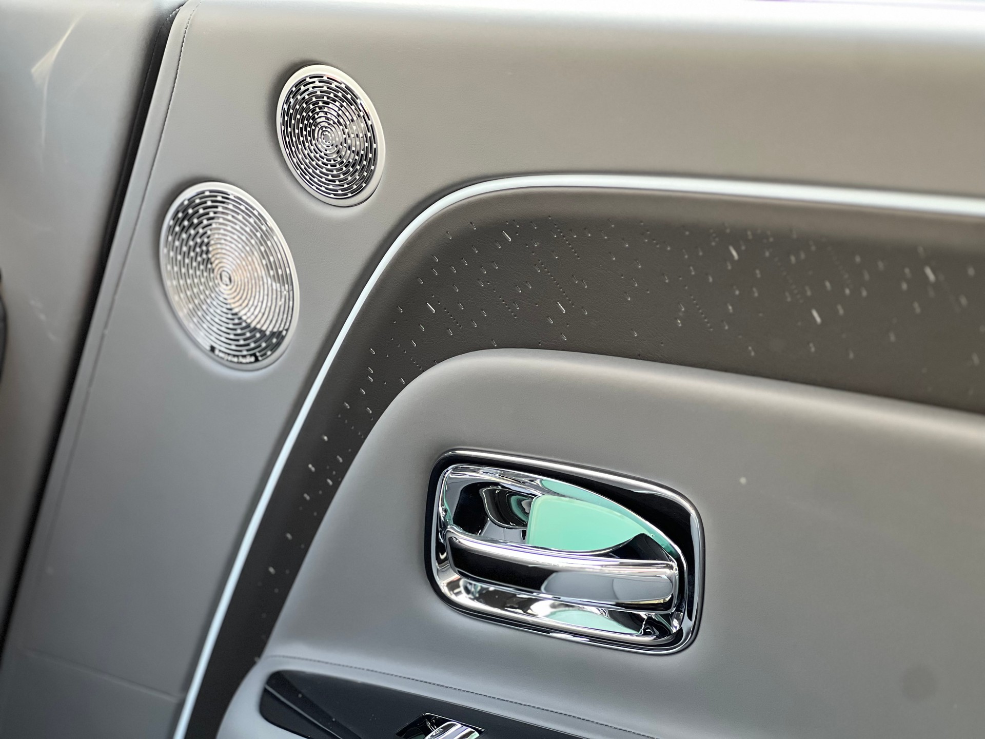ROLLS-ROYCE Spectre-image-15
