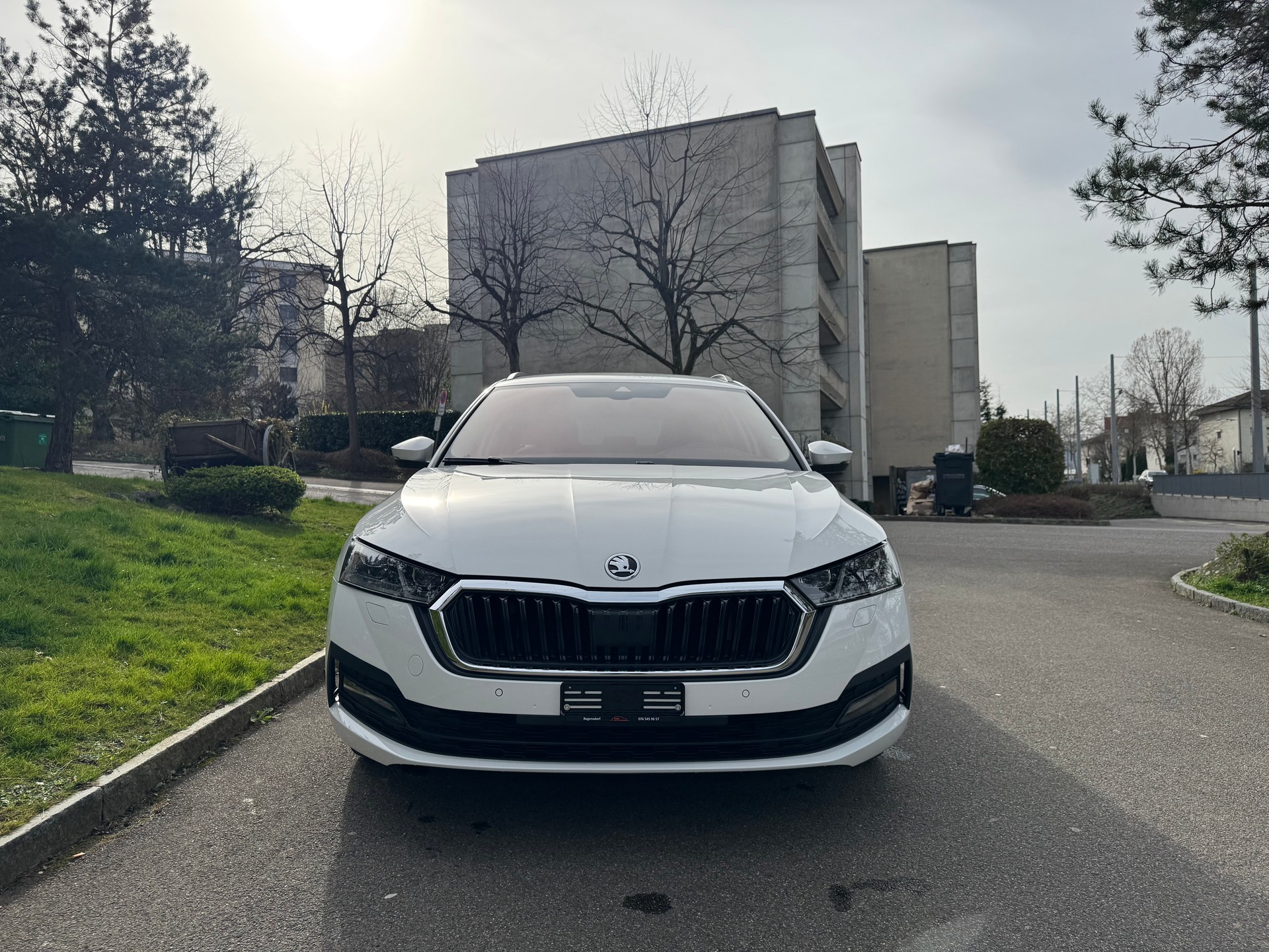 SKODA Octavia Combi 2.0 TDI DSG Ambition-image-2
