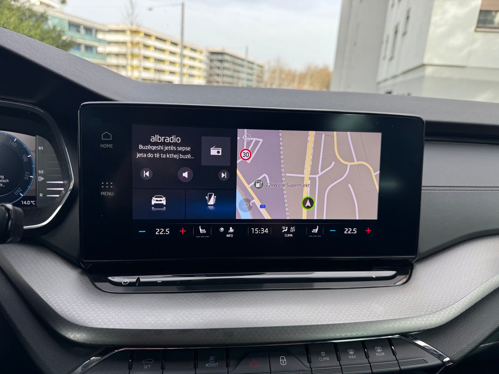SKODA Octavia Combi 2.0 TDI DSG Ambition-image-11