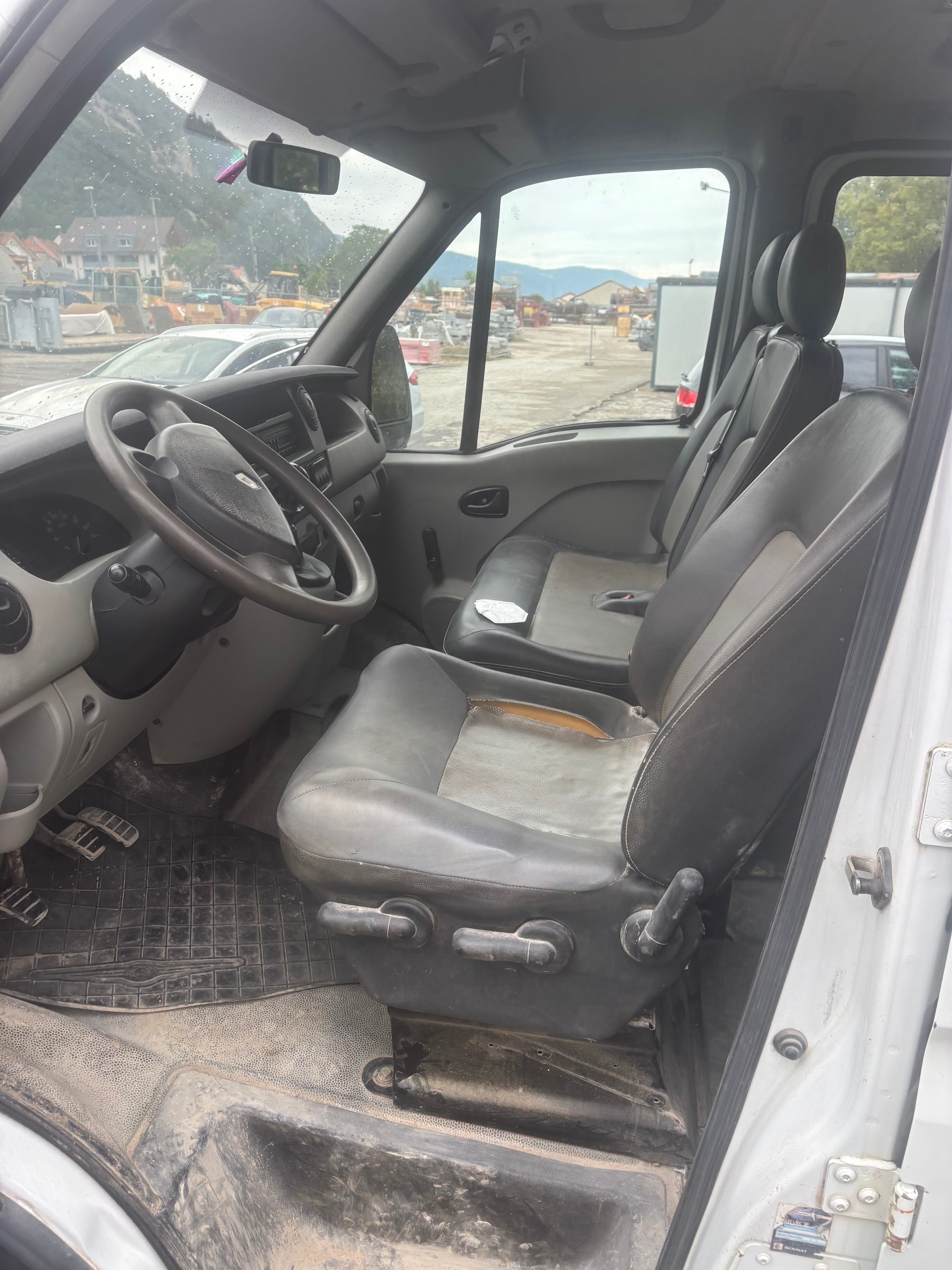 RENAULT Master T35 2.5dCi L2H1-image-4