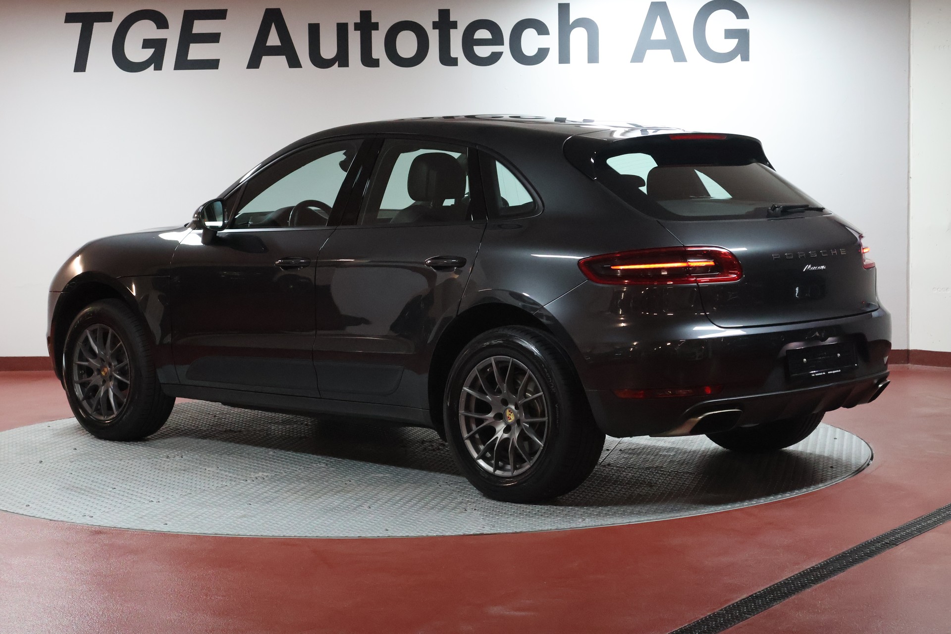 PORSCHE Macan PDK-image-19