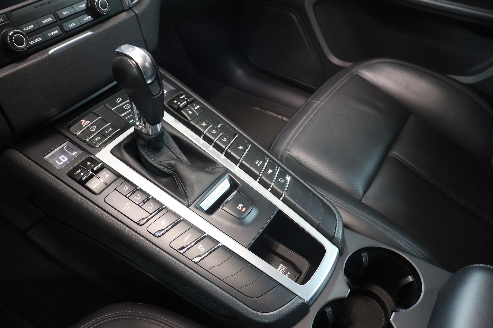 PORSCHE Macan PDK-image-8