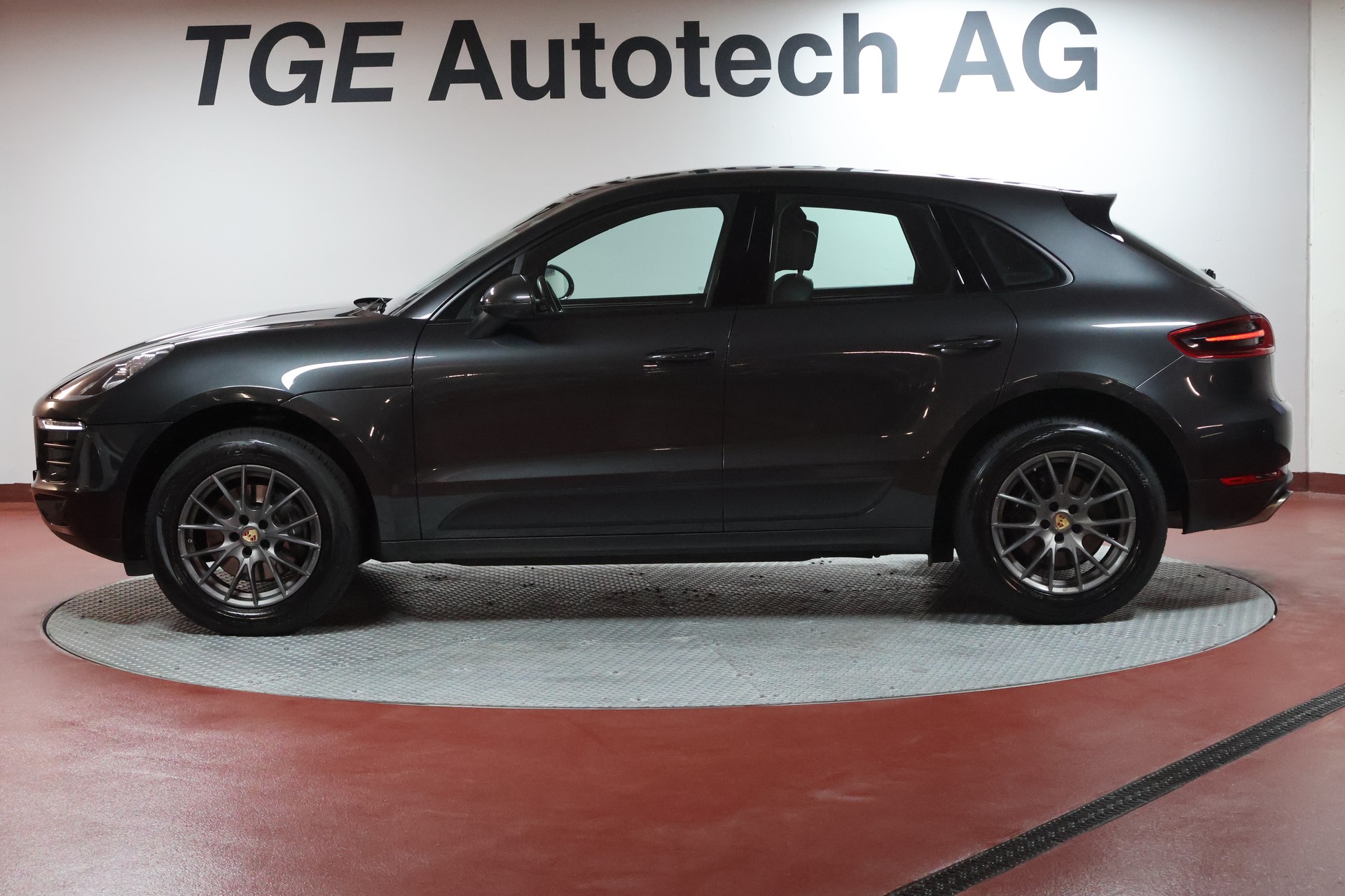 PORSCHE Macan PDK-image-3