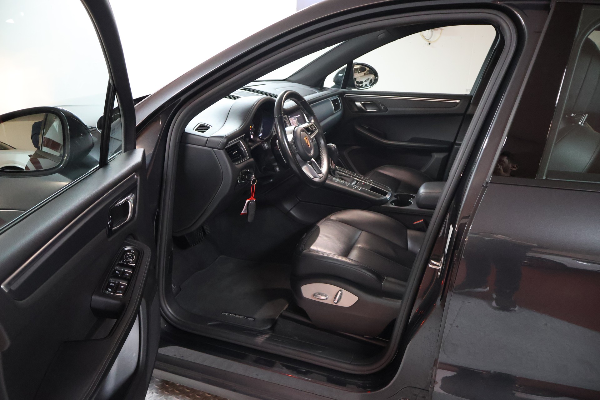 PORSCHE Macan PDK-image-6