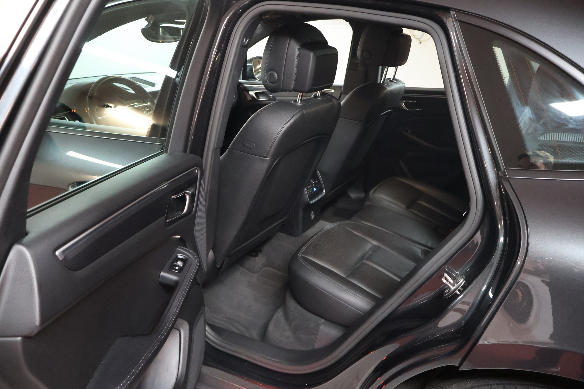 PORSCHE Macan PDK-image-17