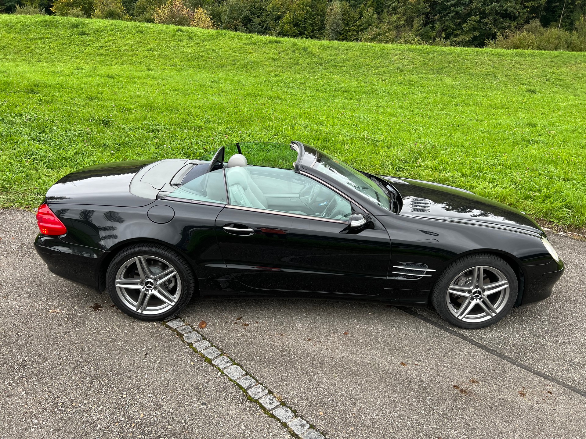 MERCEDES-BENZ MERCEDES "SL 350" CH WAGEN + NUR 87`000 KM + AB MFK + AB SERVICE + 8 RÄDER AMG.-showroom-element-1
