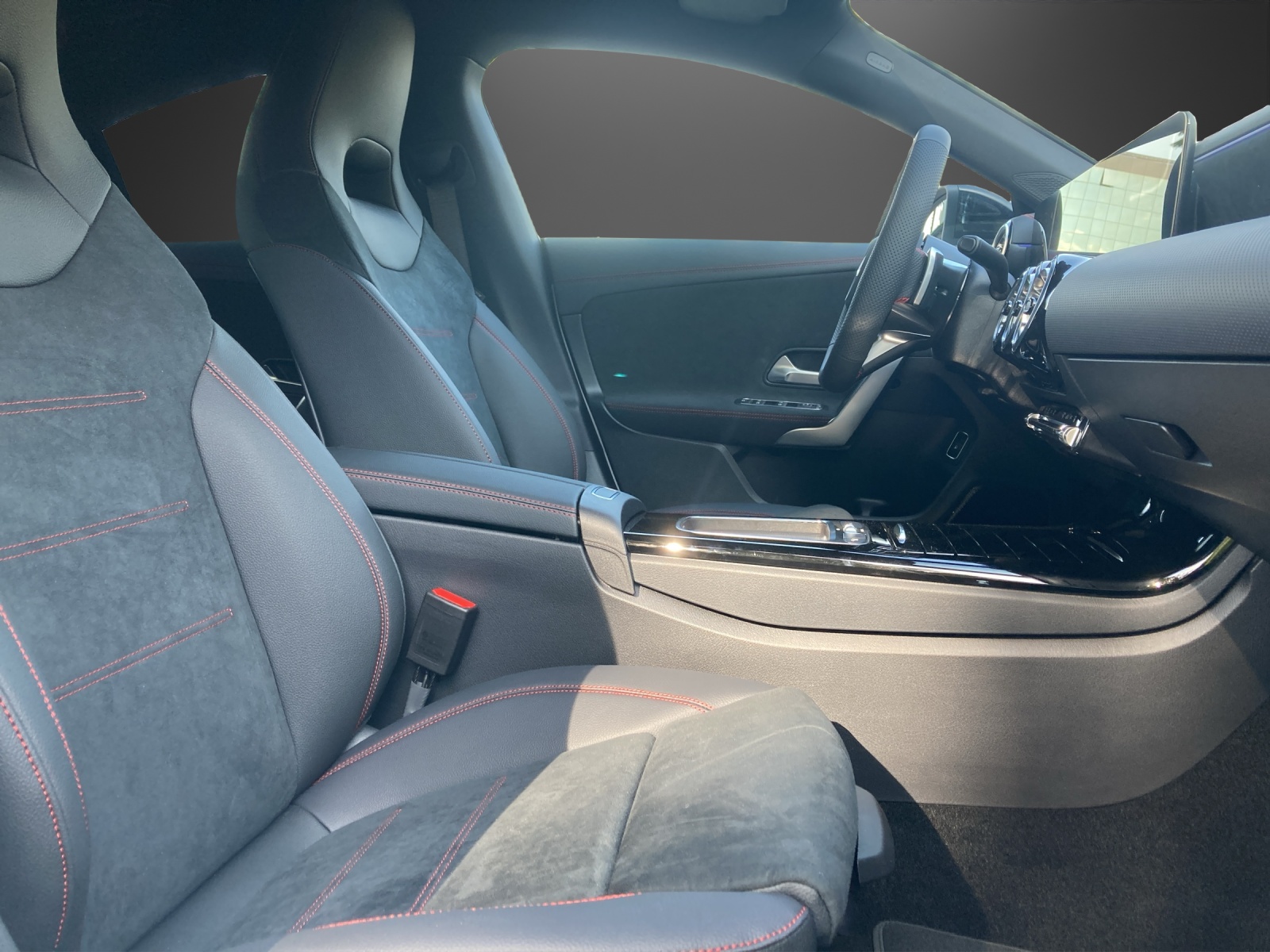 MERCEDES-BENZ CLA 250 e Coupé with EQ Hybrid Technology EQ Star-image-11