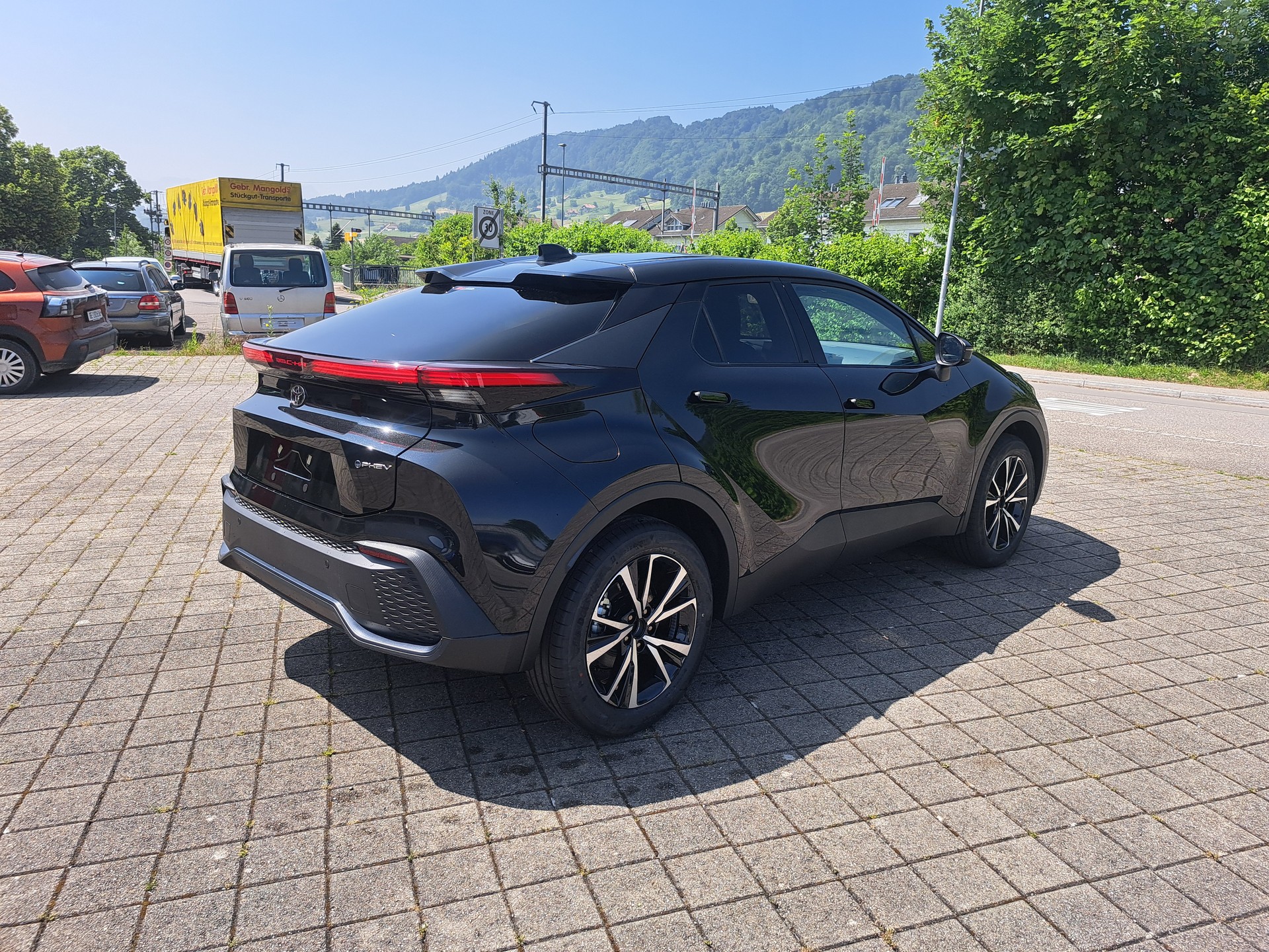 TOYOTA C-HR 2.0 PHEV CVT Swiss Edition-image-7