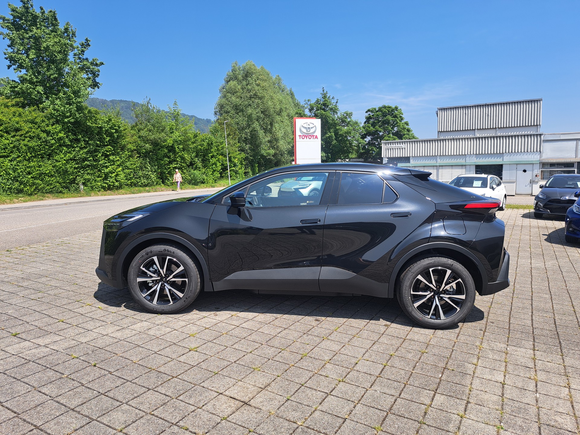 TOYOTA C-HR 2.0 PHEV CVT Swiss Edition-image-10