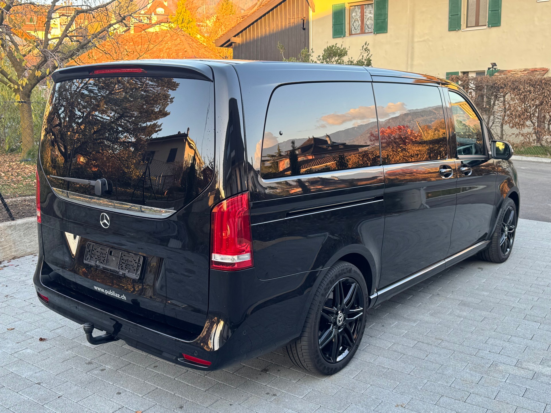 MERCEDES-BENZ V 300 d lang Swiss Edition 4Matic 9G-Tronic-image-1