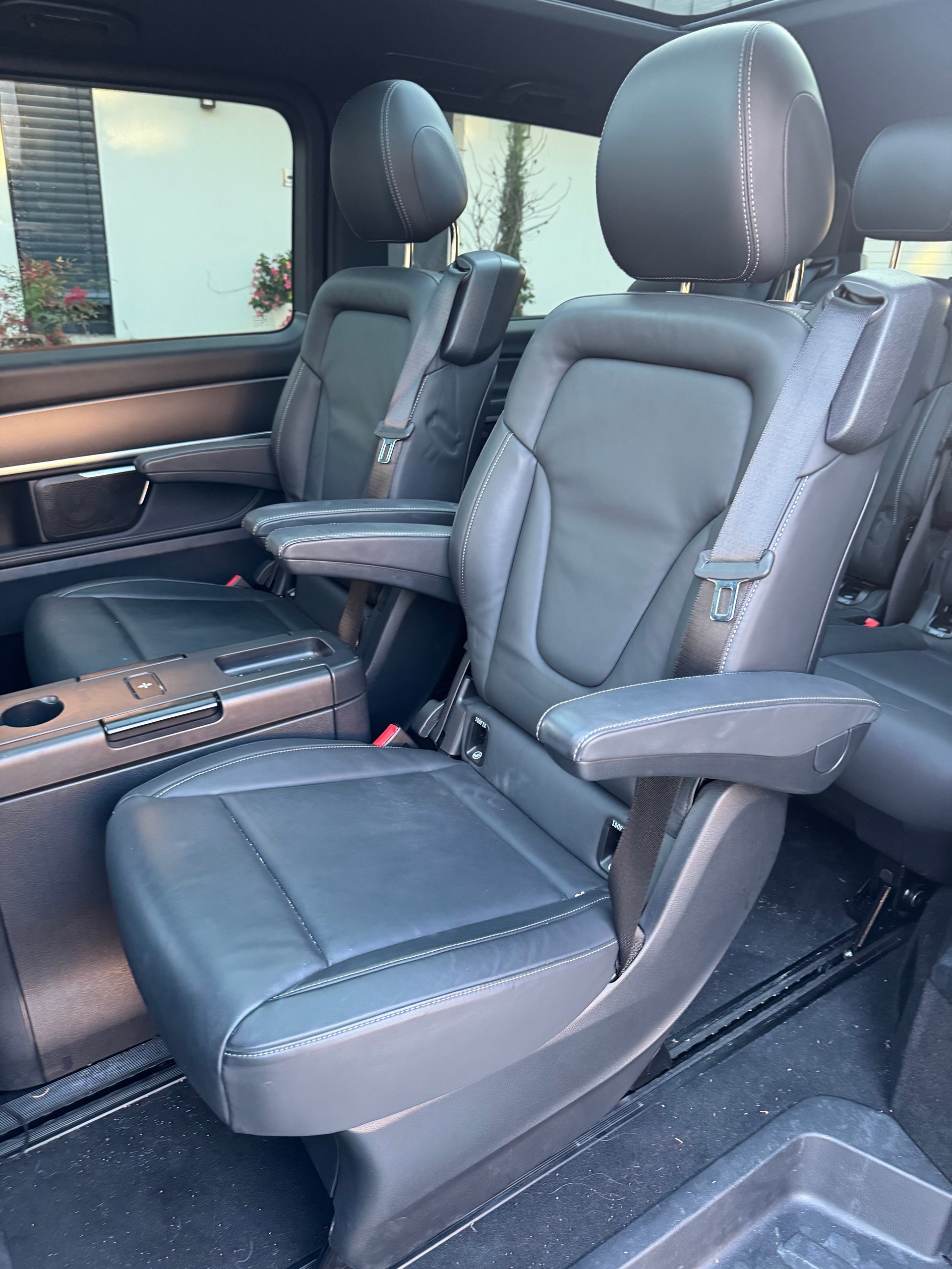 MERCEDES-BENZ V 300 d lang Swiss Edition 4Matic 9G-Tronic-image-4