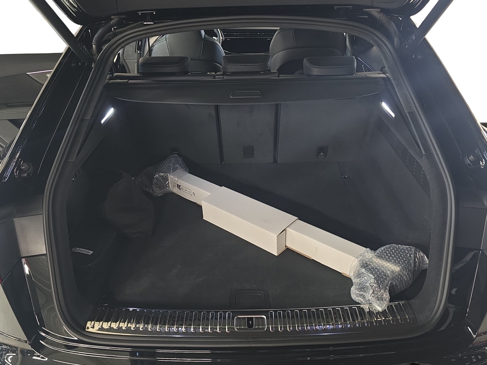 AUDI RSQ8 performance quattro-image-12
