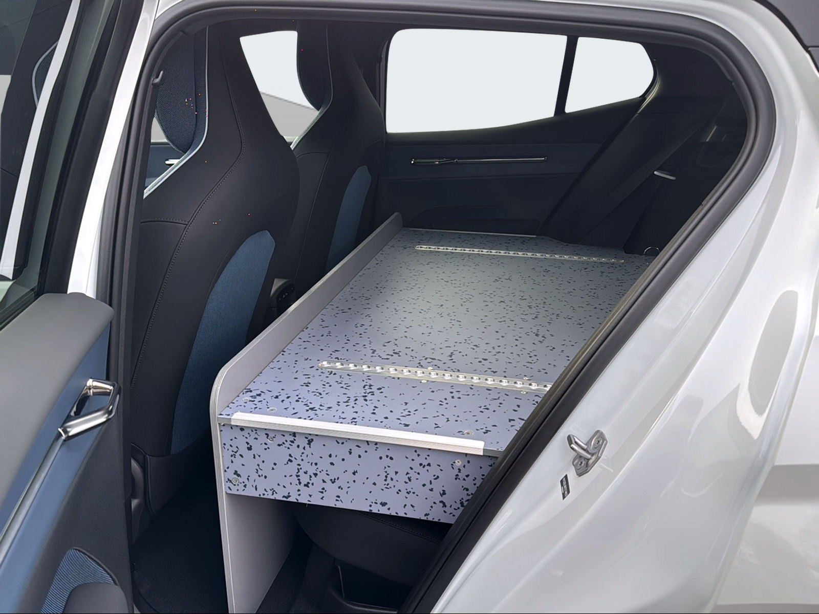 VOLVO EX 30 E60 Plus-image-13