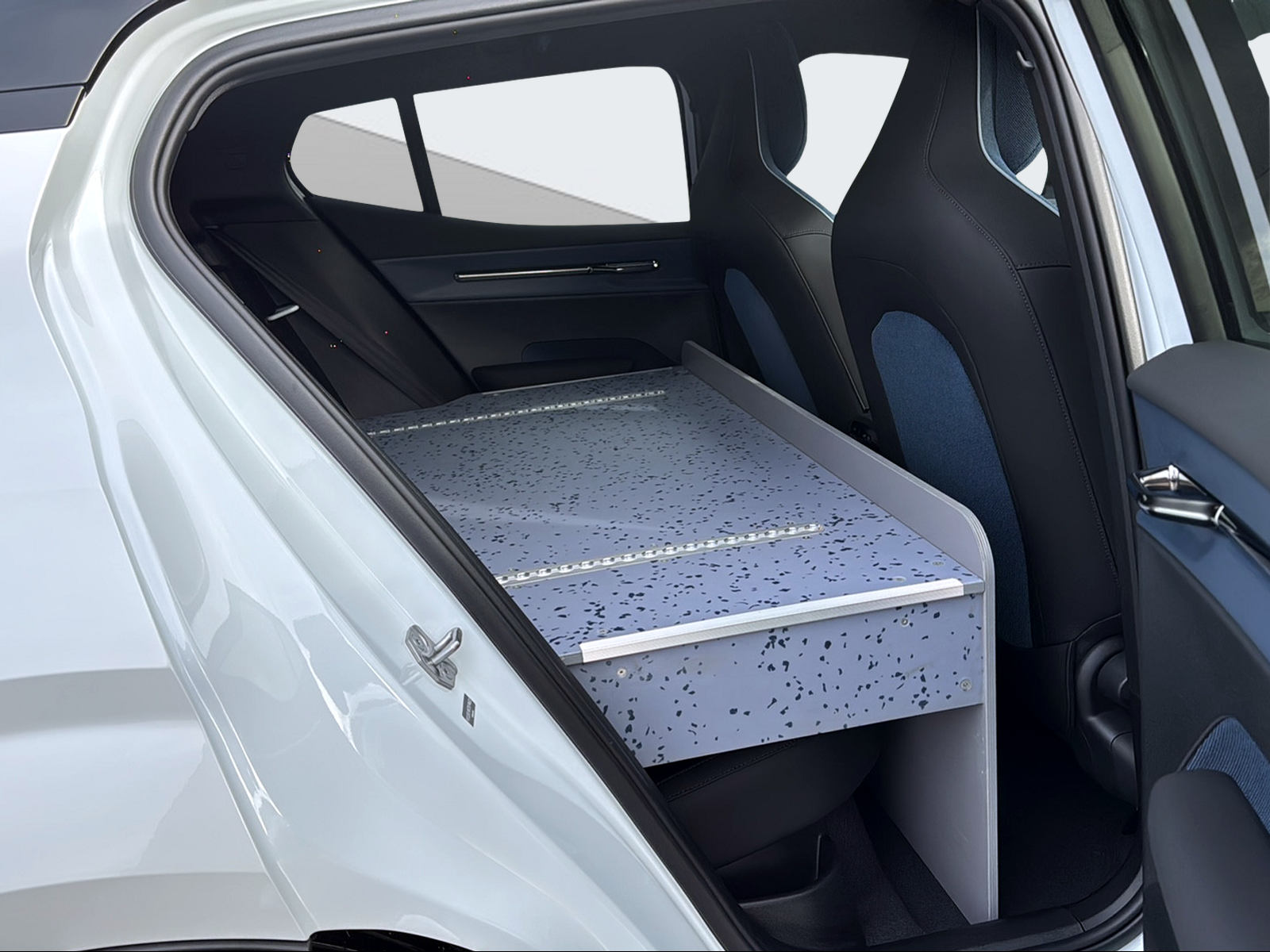 VOLVO EX 30 E60 Plus-image-10