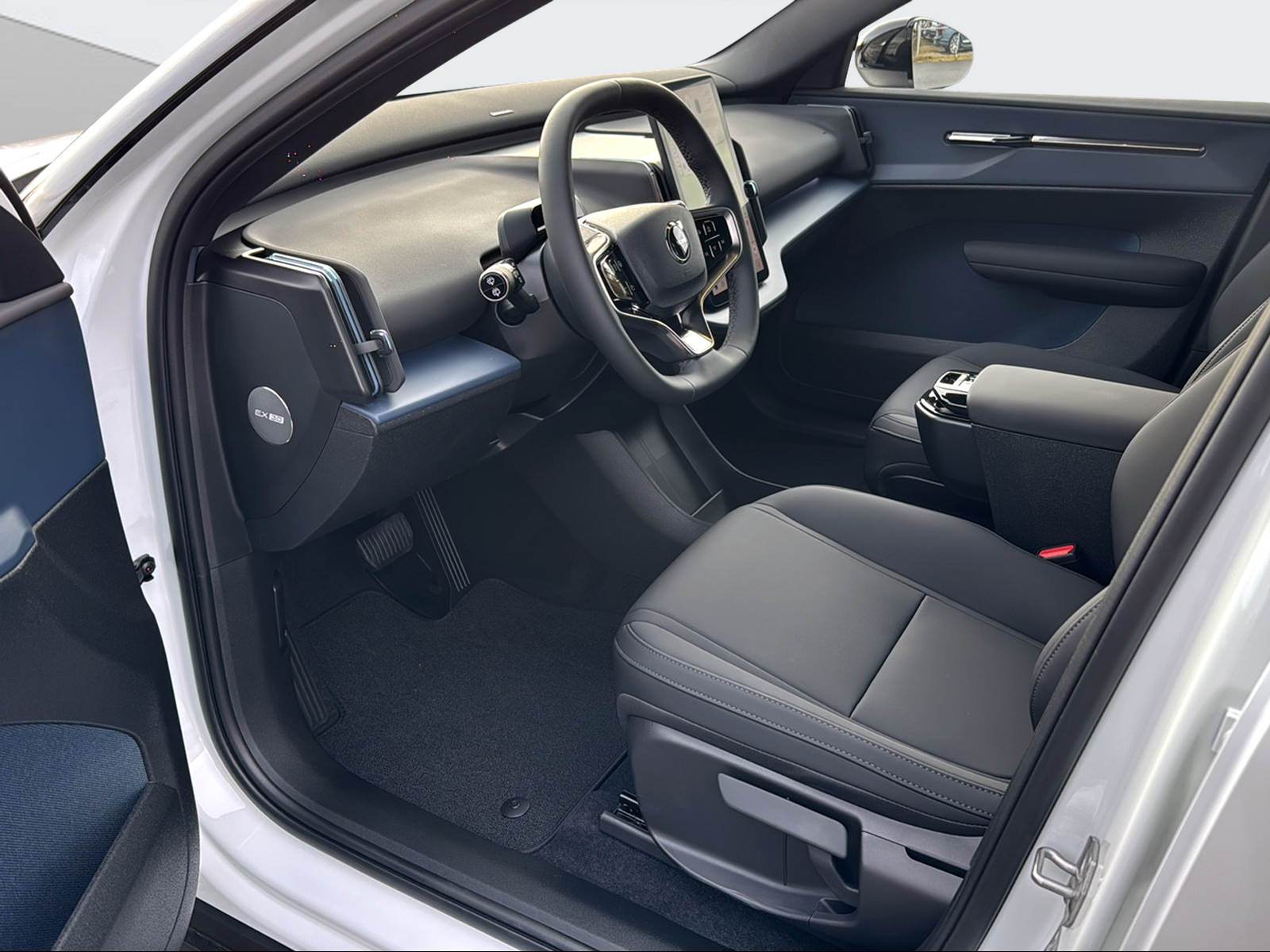VOLVO EX 30 E60 Plus-image-9