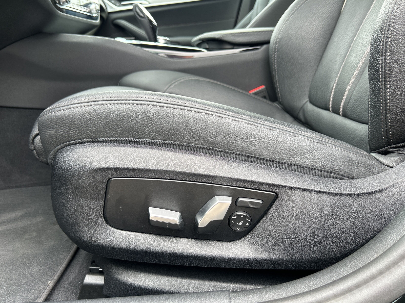 BMW 520d xDrive 48V Touring Steptronic 📍-image-17