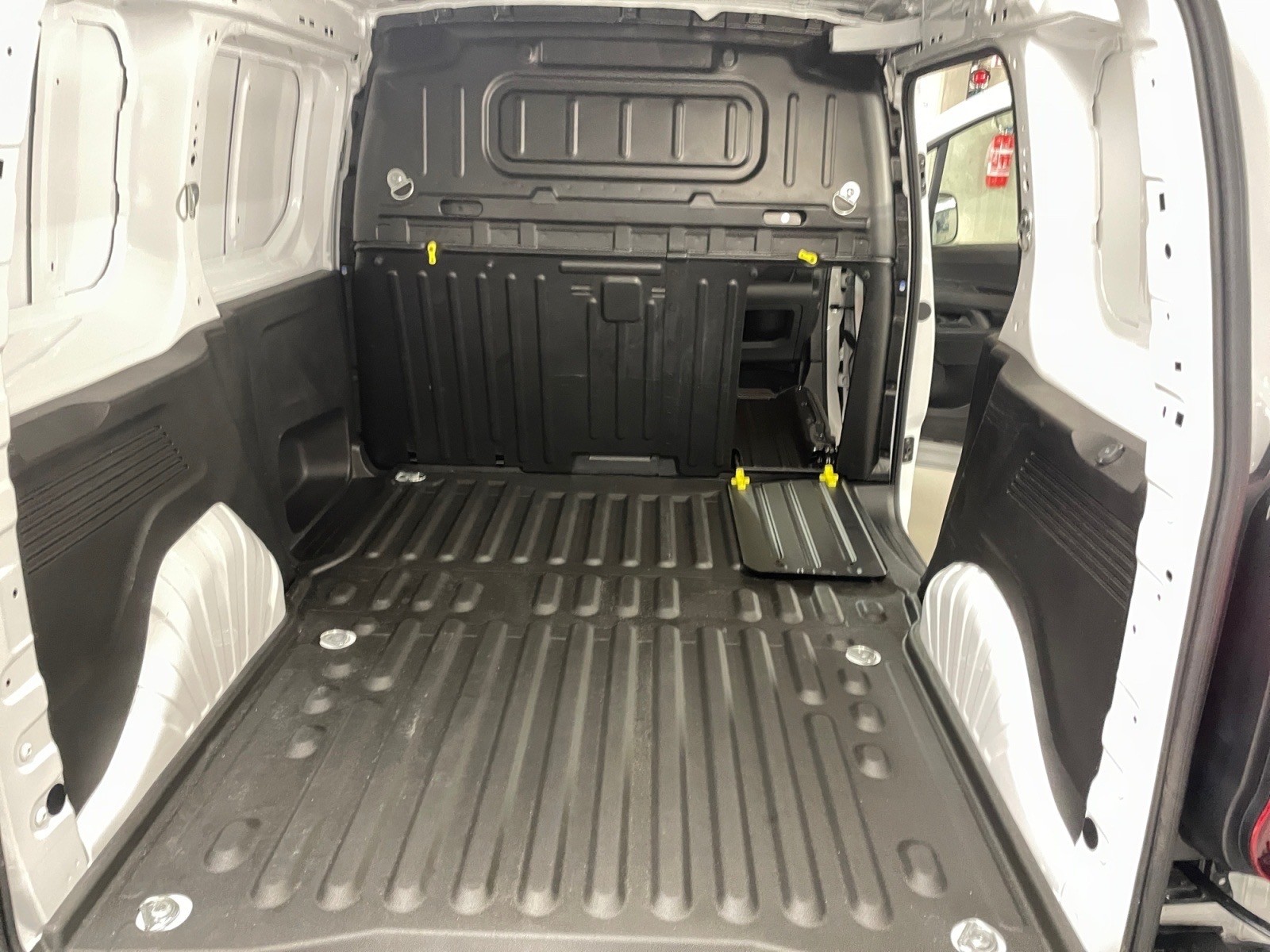 OPEL Combo Cargo 1.5 Climatisation / Reg vitesse / GPS / Pack électriques / volant chauffant / Caméra de recul-image-15
