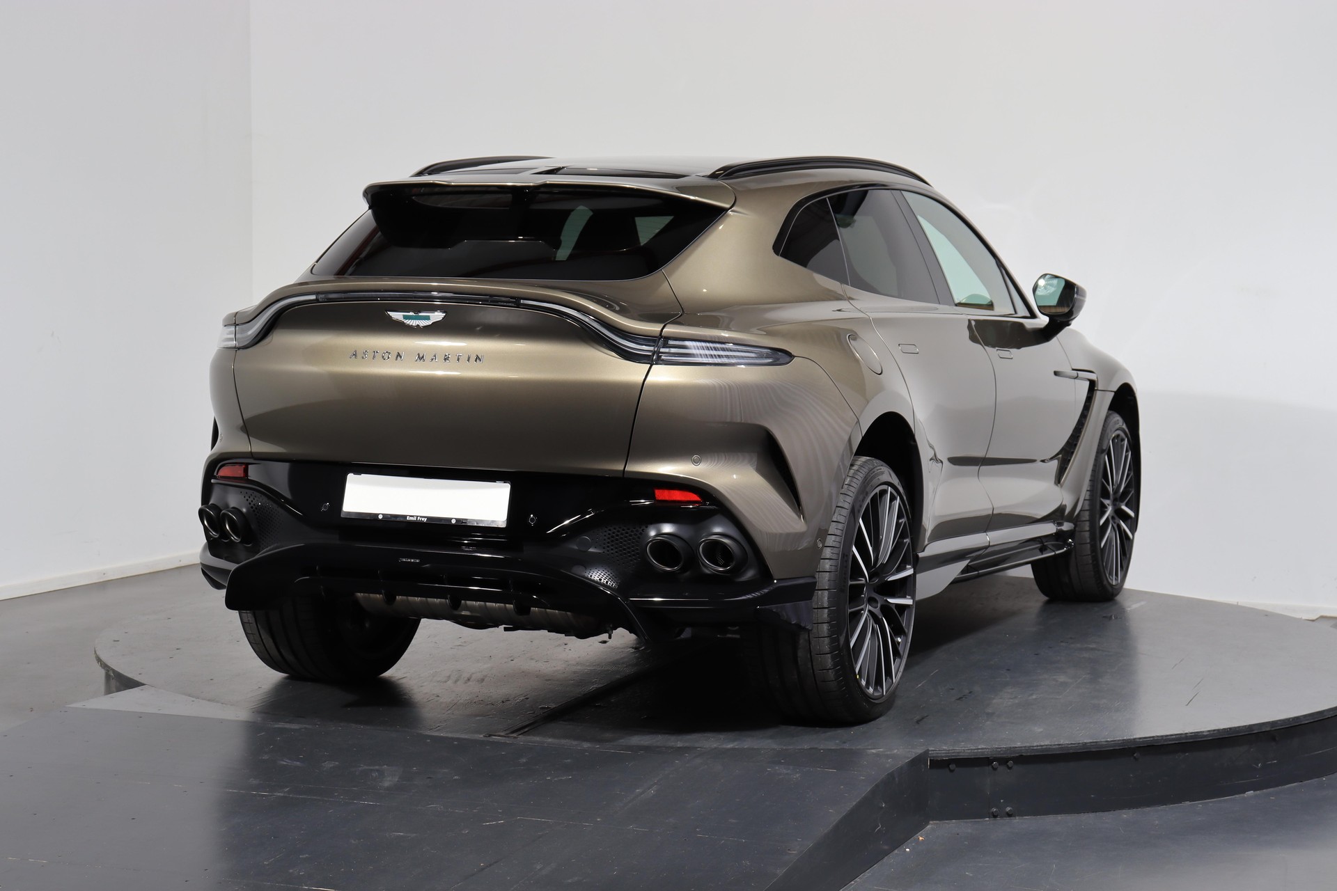 ASTON MARTIN DBX 707 4.0 V8 Bi-Turbo-image-2