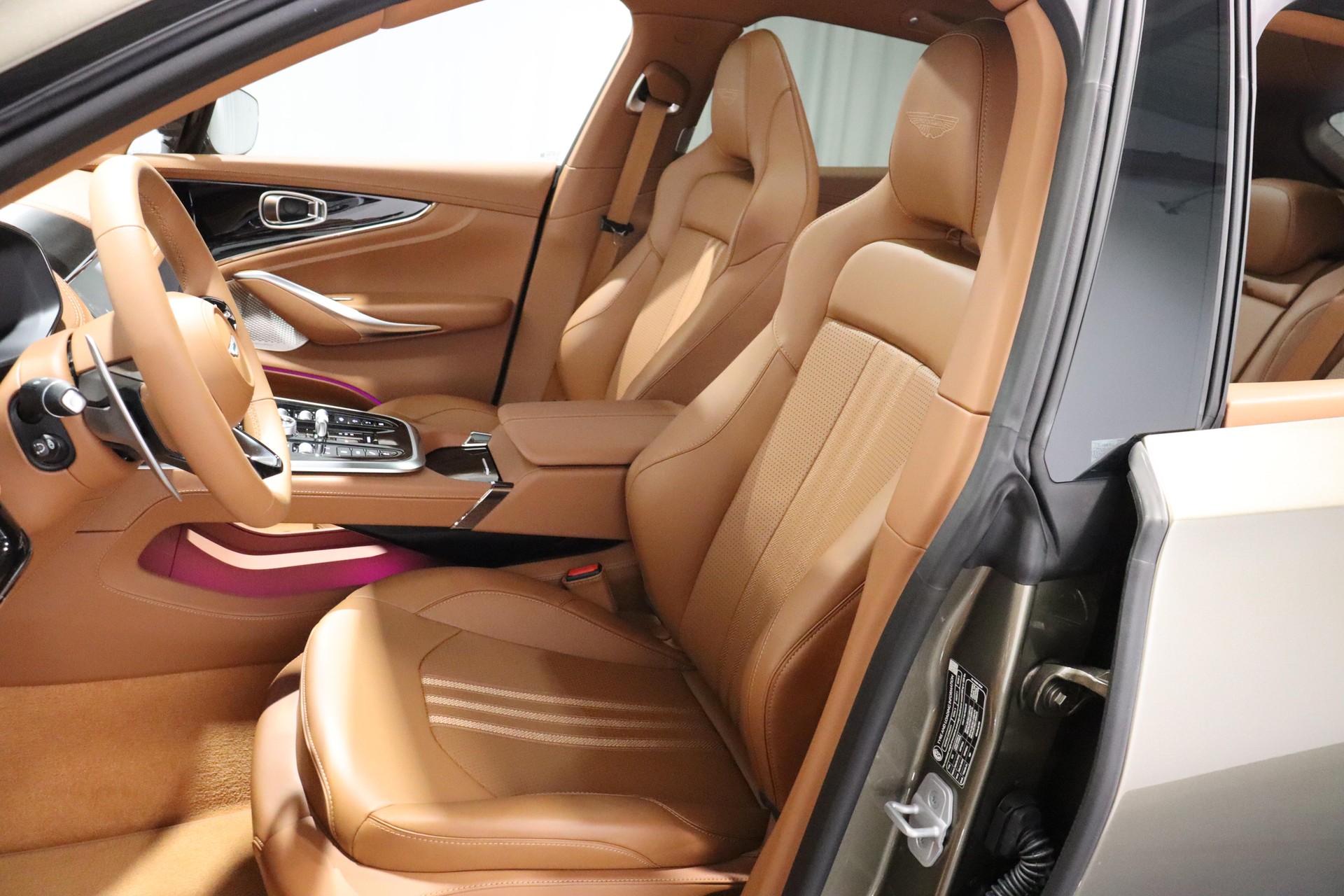 ASTON MARTIN DBX 707 4.0 V8 Bi-Turbo-image-3