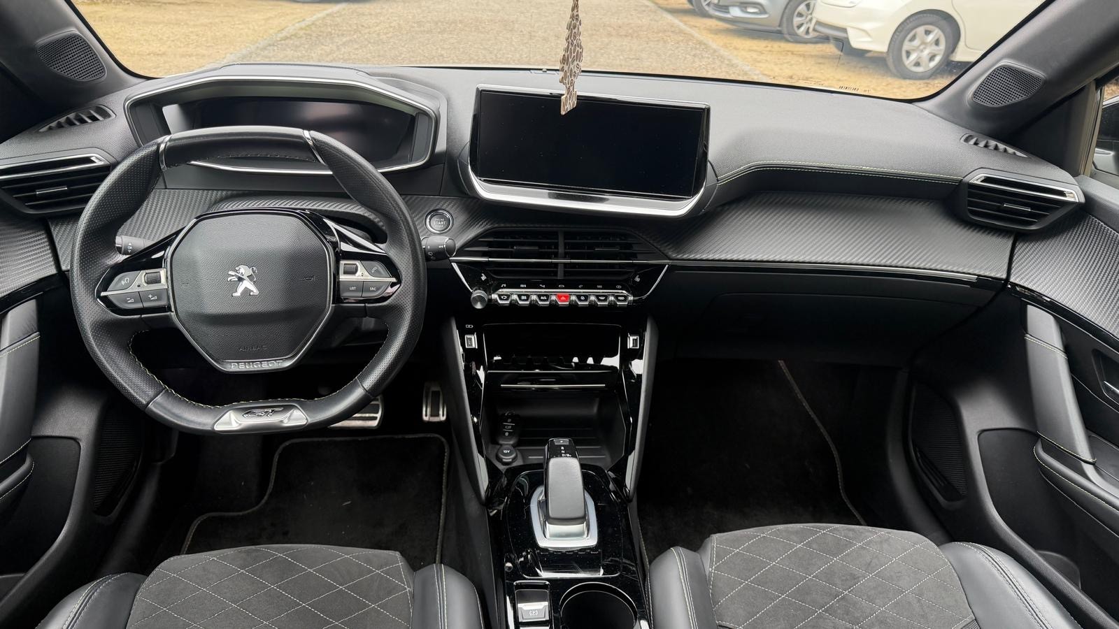 PEUGEOT 208 Elektrik GT-image-9