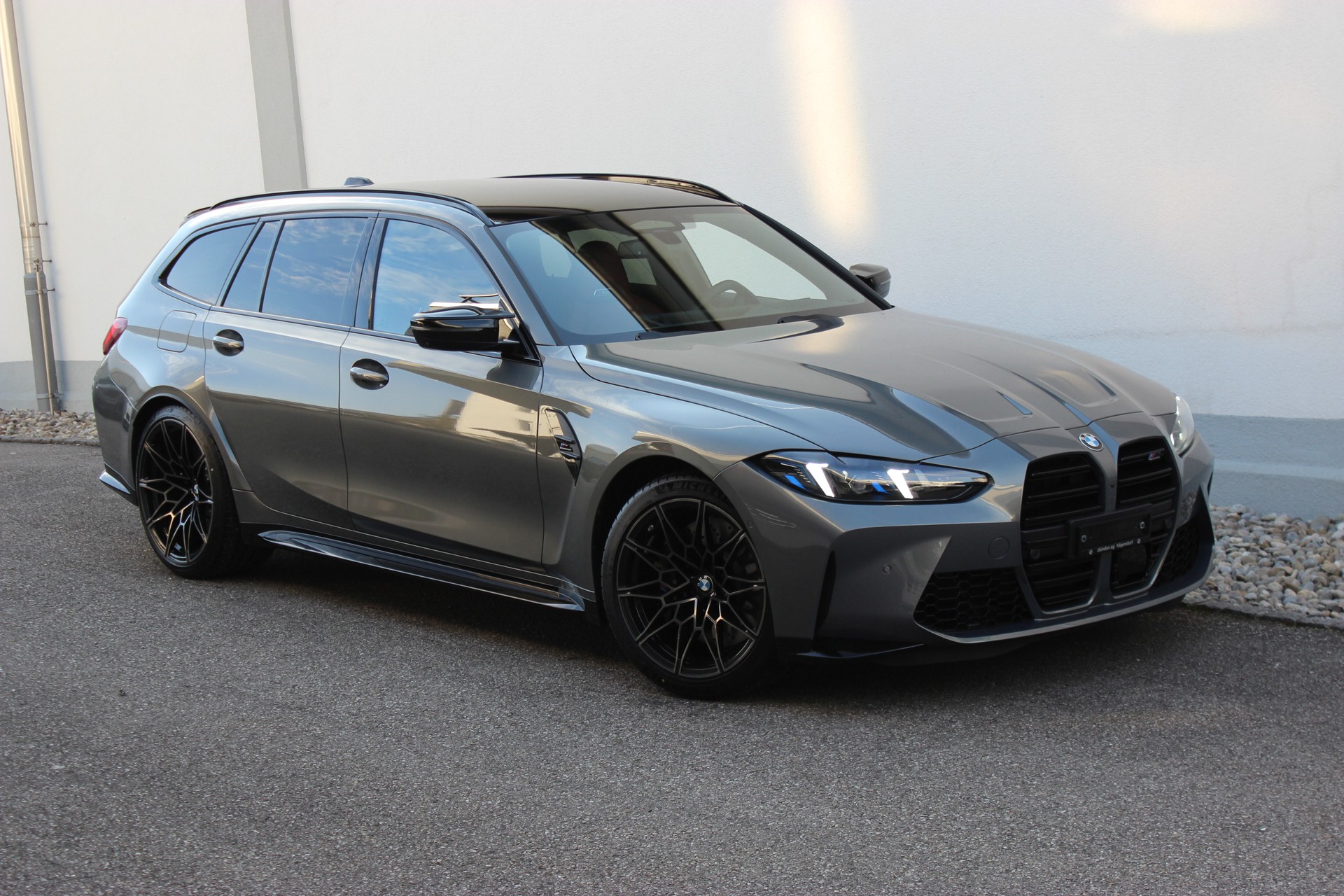 BMW M3 Competition M xDrive Touring Individual stratusgrau *1.9%-LEASINGAKTION* 🏖️JUNI-ANGEBOT🏖️-showroom-element-2