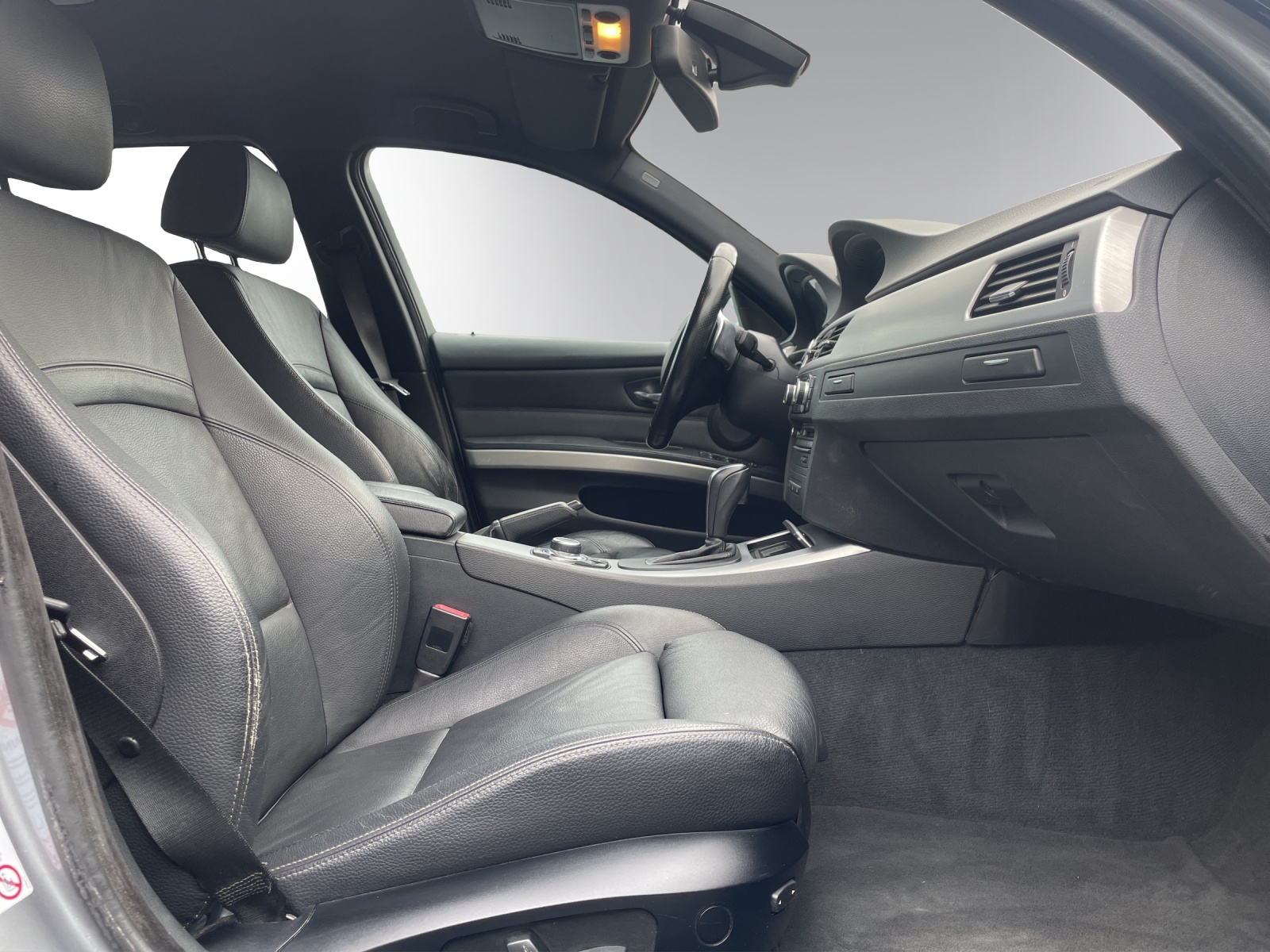 BMW 335i xDrive Touring Steptronic-image-10