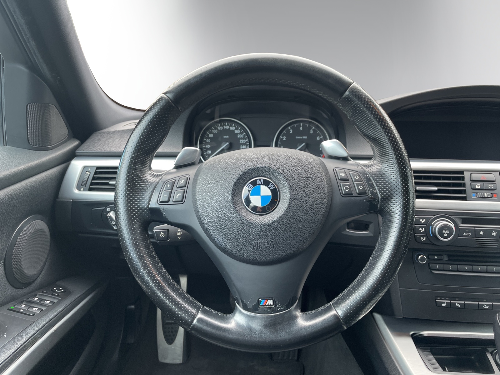 BMW 335i xDrive Touring Steptronic-image-13
