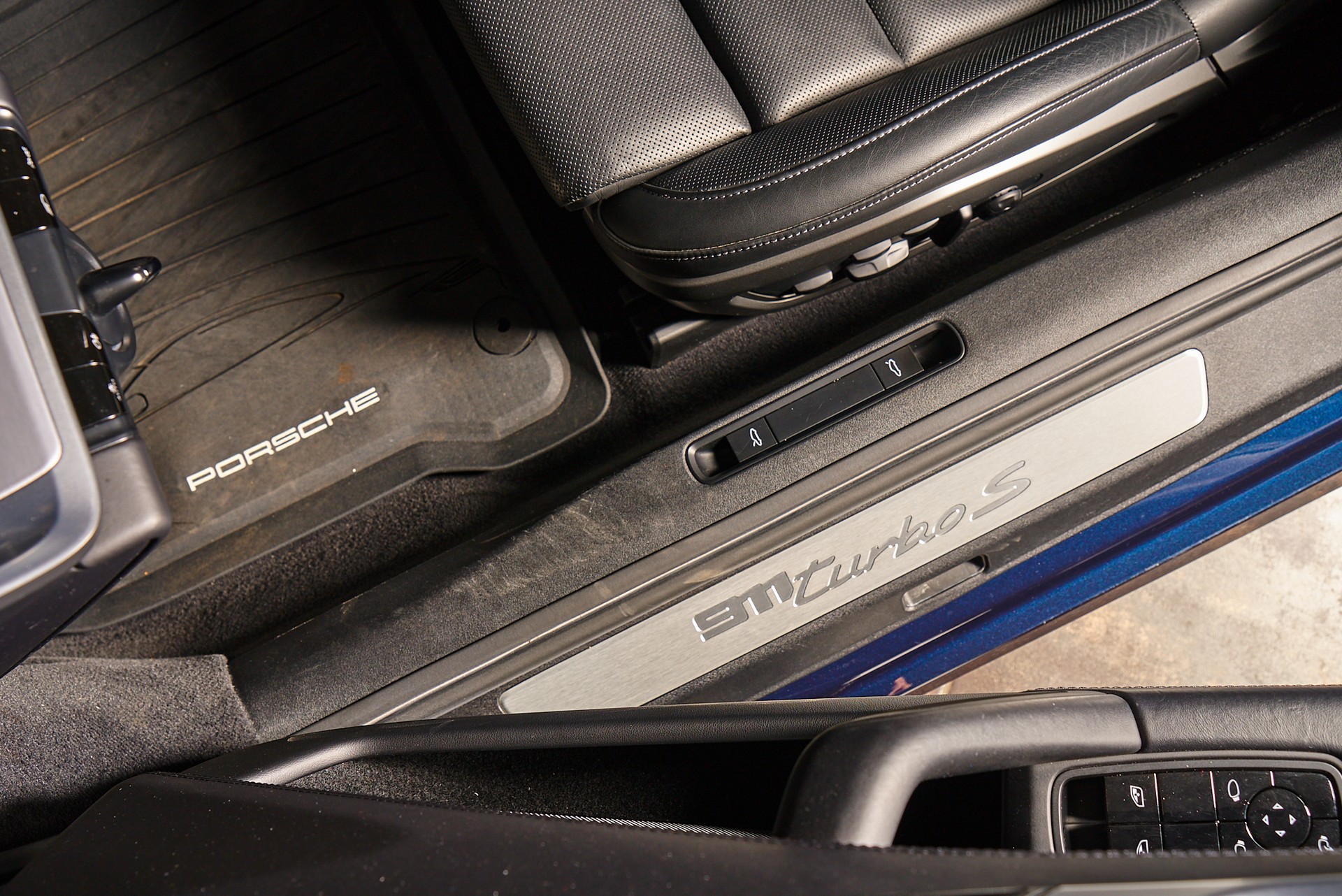 PORSCHE 911 Turbo S PDK-image-9