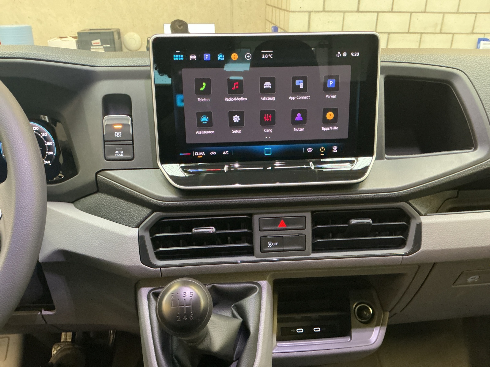 VW Crafter 35 2.0 TDI L3 HD-image-12