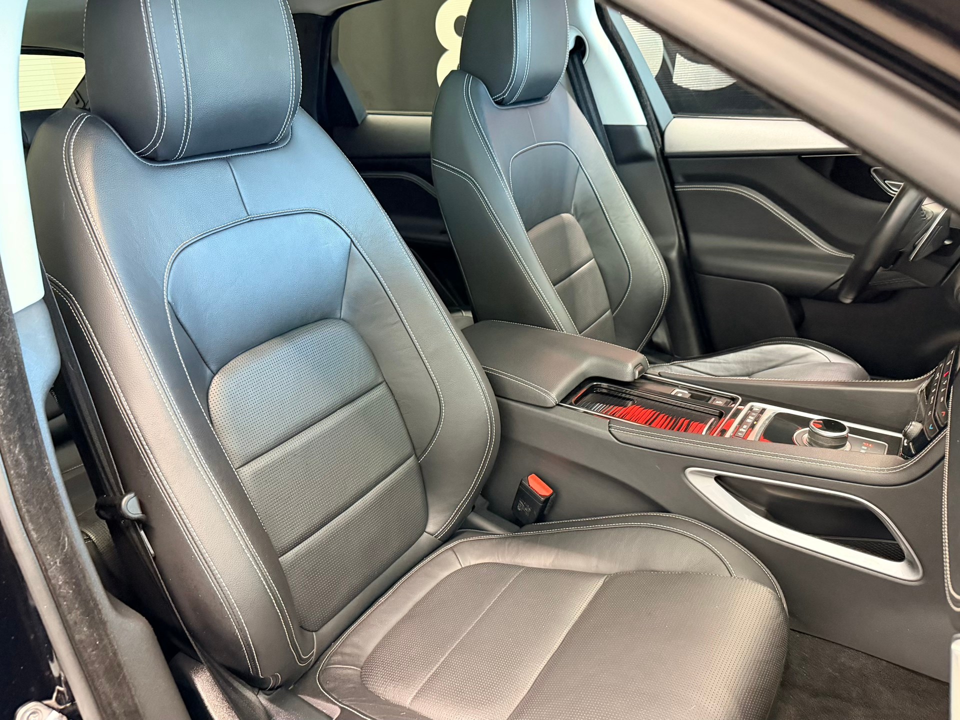JAGUAR F-Pace 25d R-Sport AWD Automatik-image-20