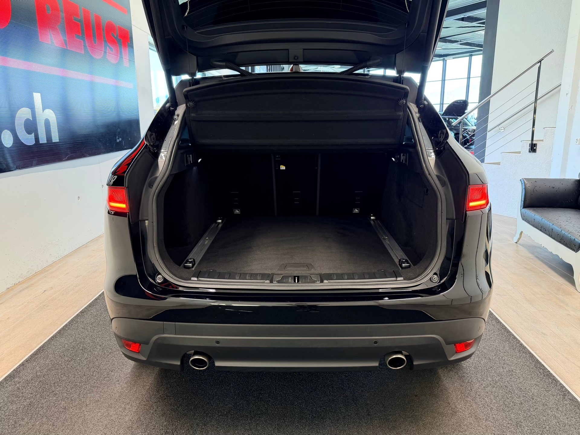JAGUAR F-Pace 25d R-Sport AWD Automatik-image-8
