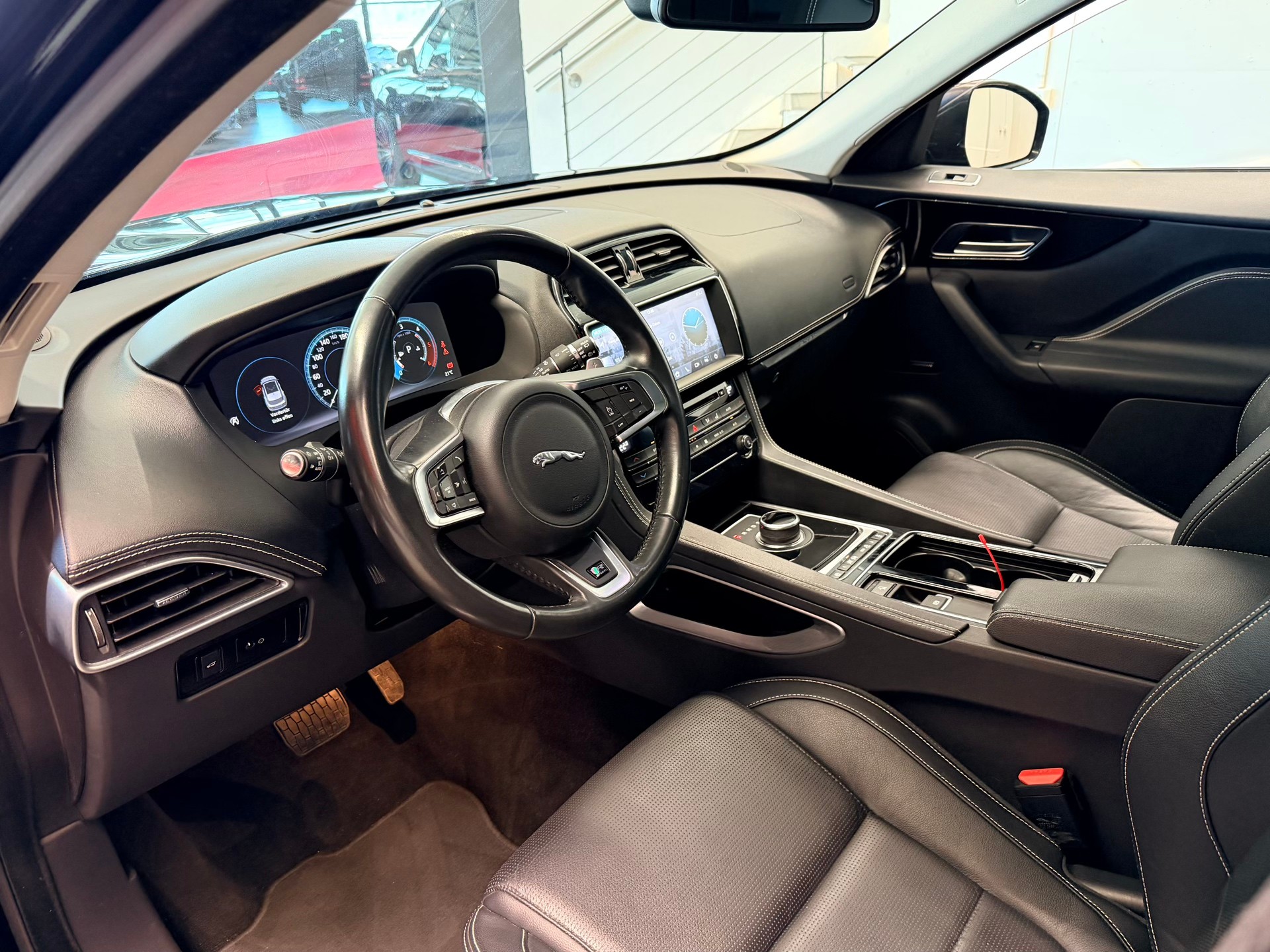 JAGUAR F-Pace 25d R-Sport AWD Automatik-image-9