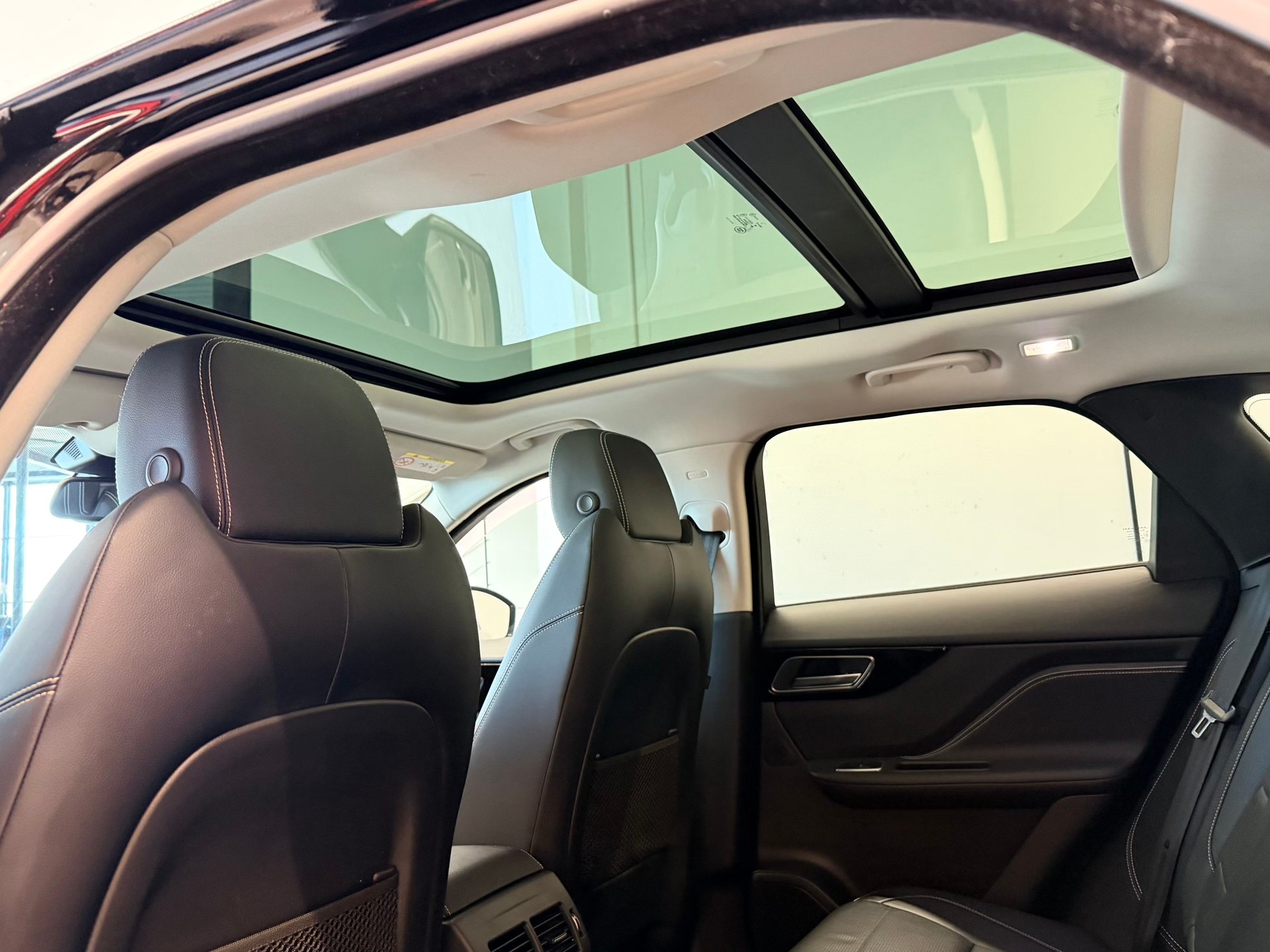 JAGUAR F-Pace 25d R-Sport AWD Automatik-image-15