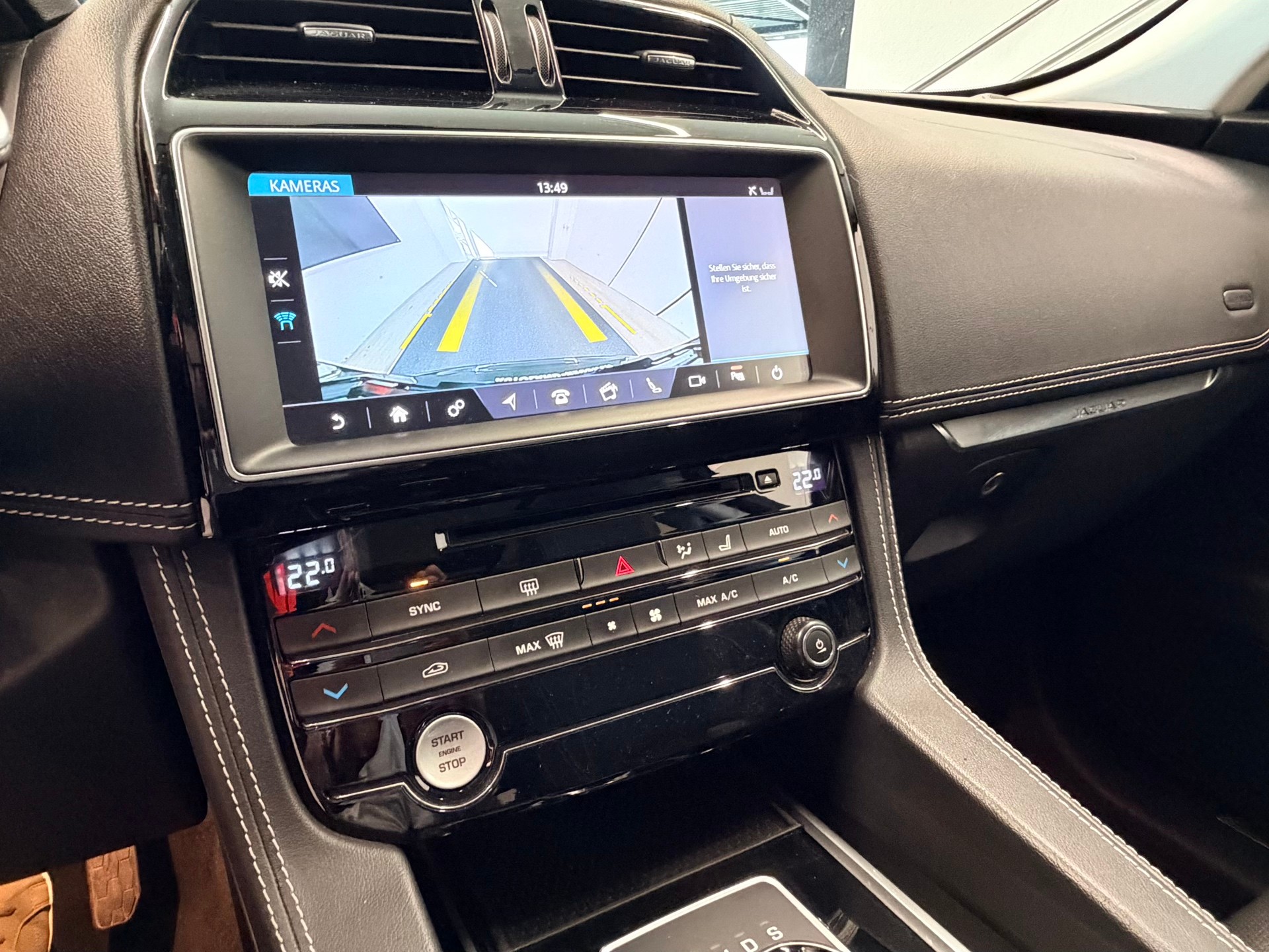 JAGUAR F-Pace 25d R-Sport AWD Automatik-image-26