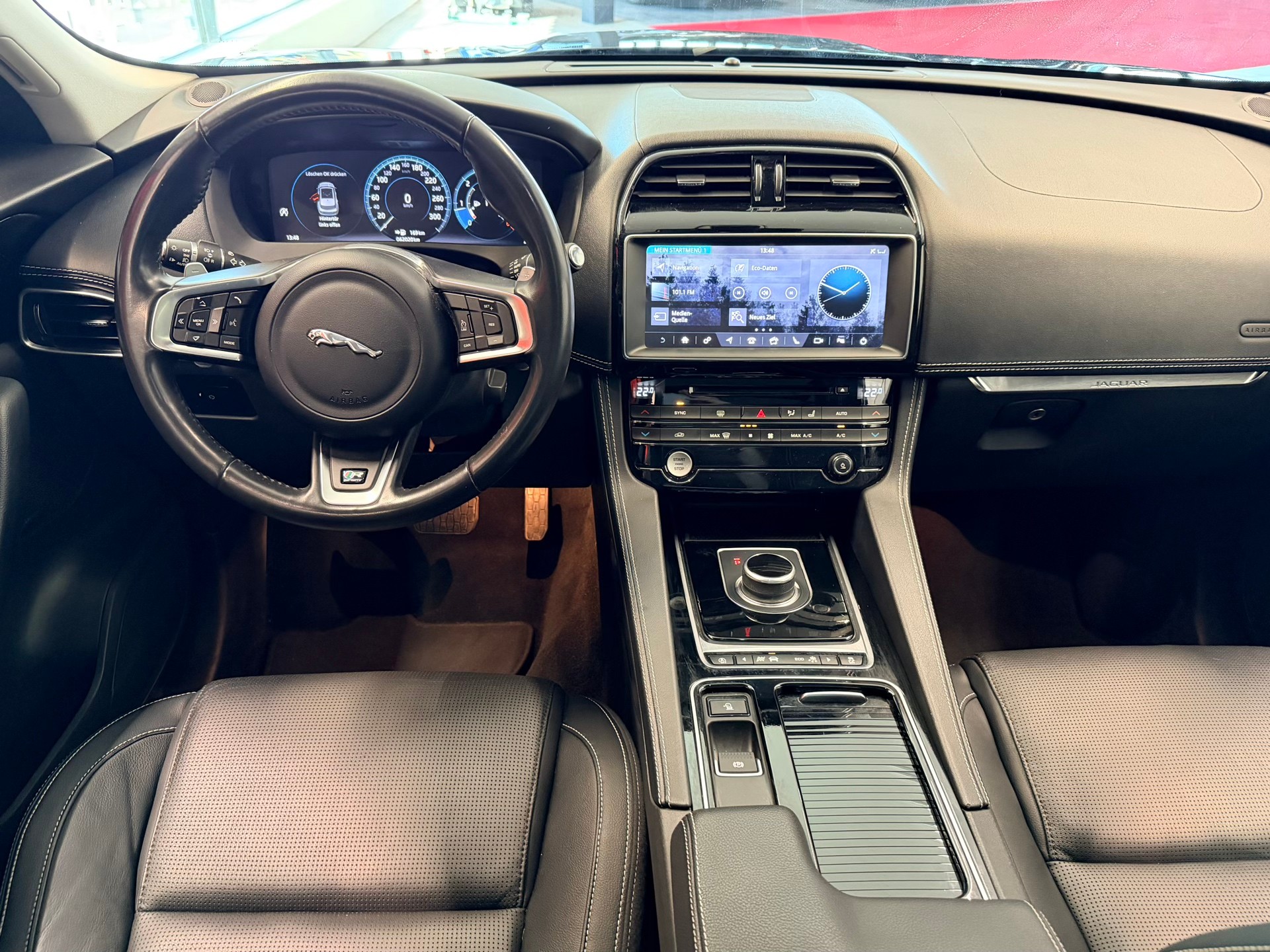 JAGUAR F-Pace 25d R-Sport AWD Automatik-image-16