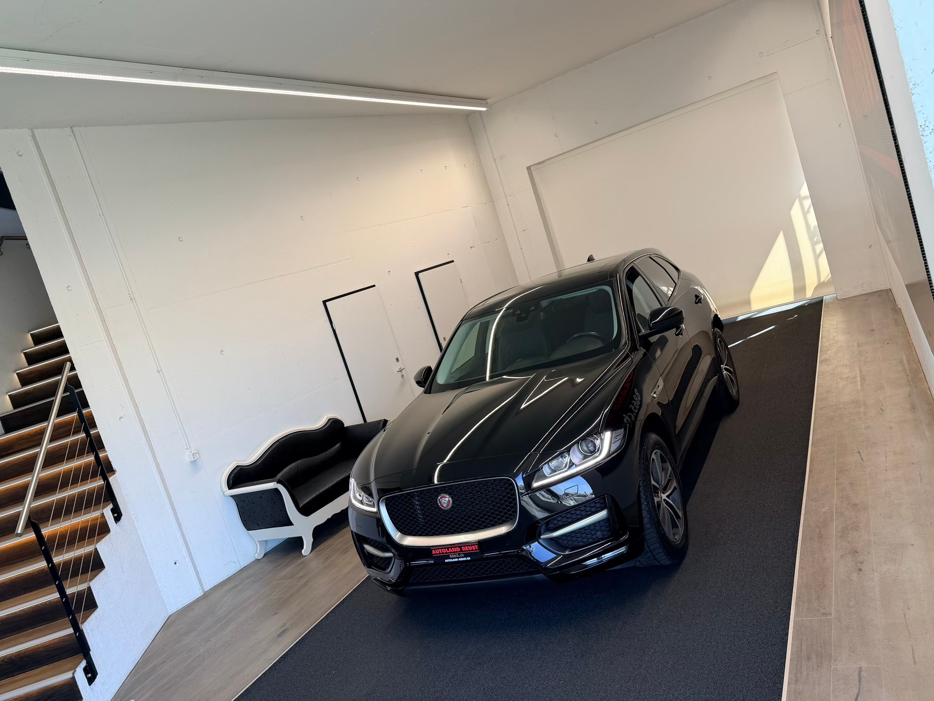 JAGUAR F-Pace 25d R-Sport AWD Automatik-image-3