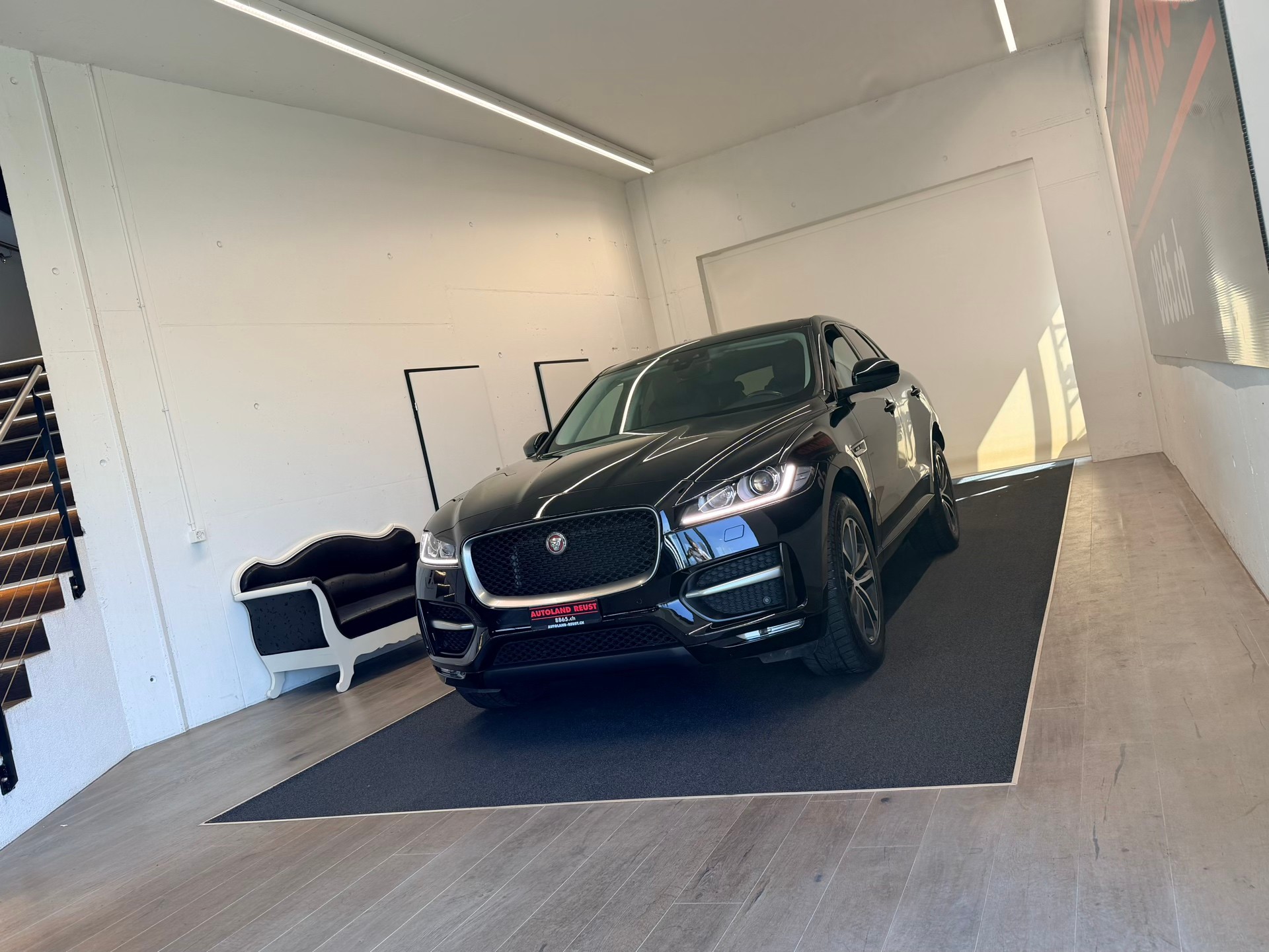 JAGUAR F-Pace 25d R-Sport AWD Automatik-image-2