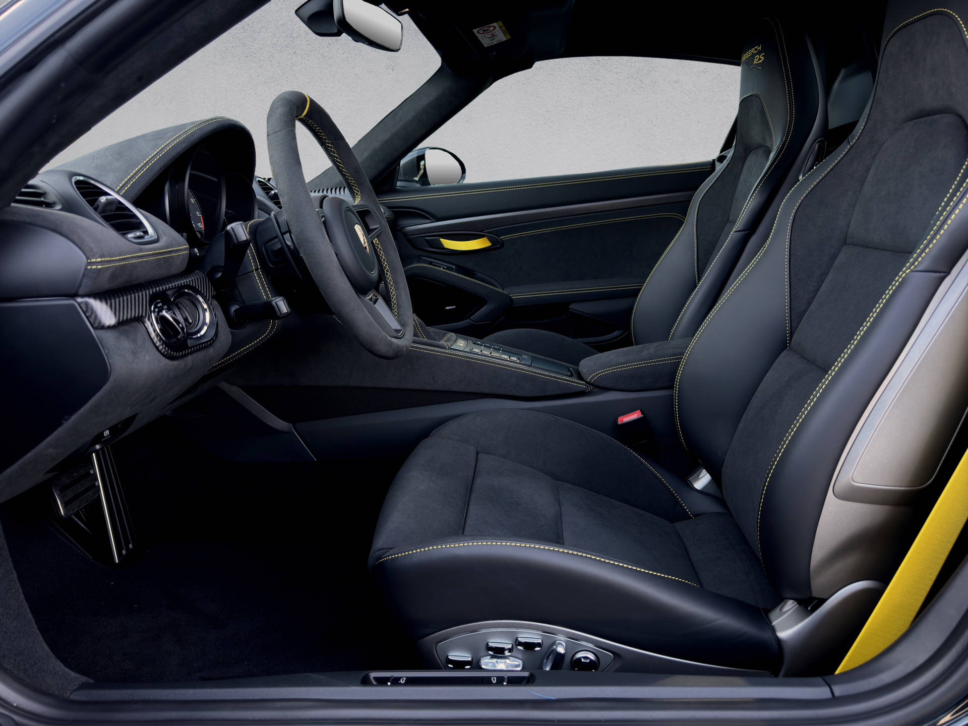 PORSCHE 718 Spyder RS-image-6
