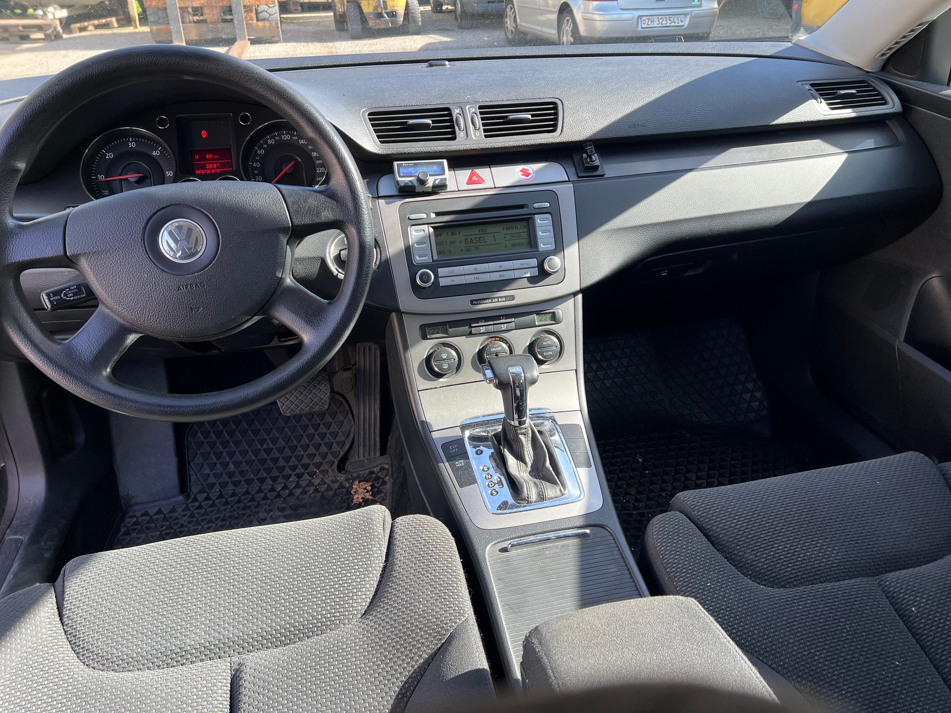 VW Passat Variant 2.0 TDI Trendline-image-6