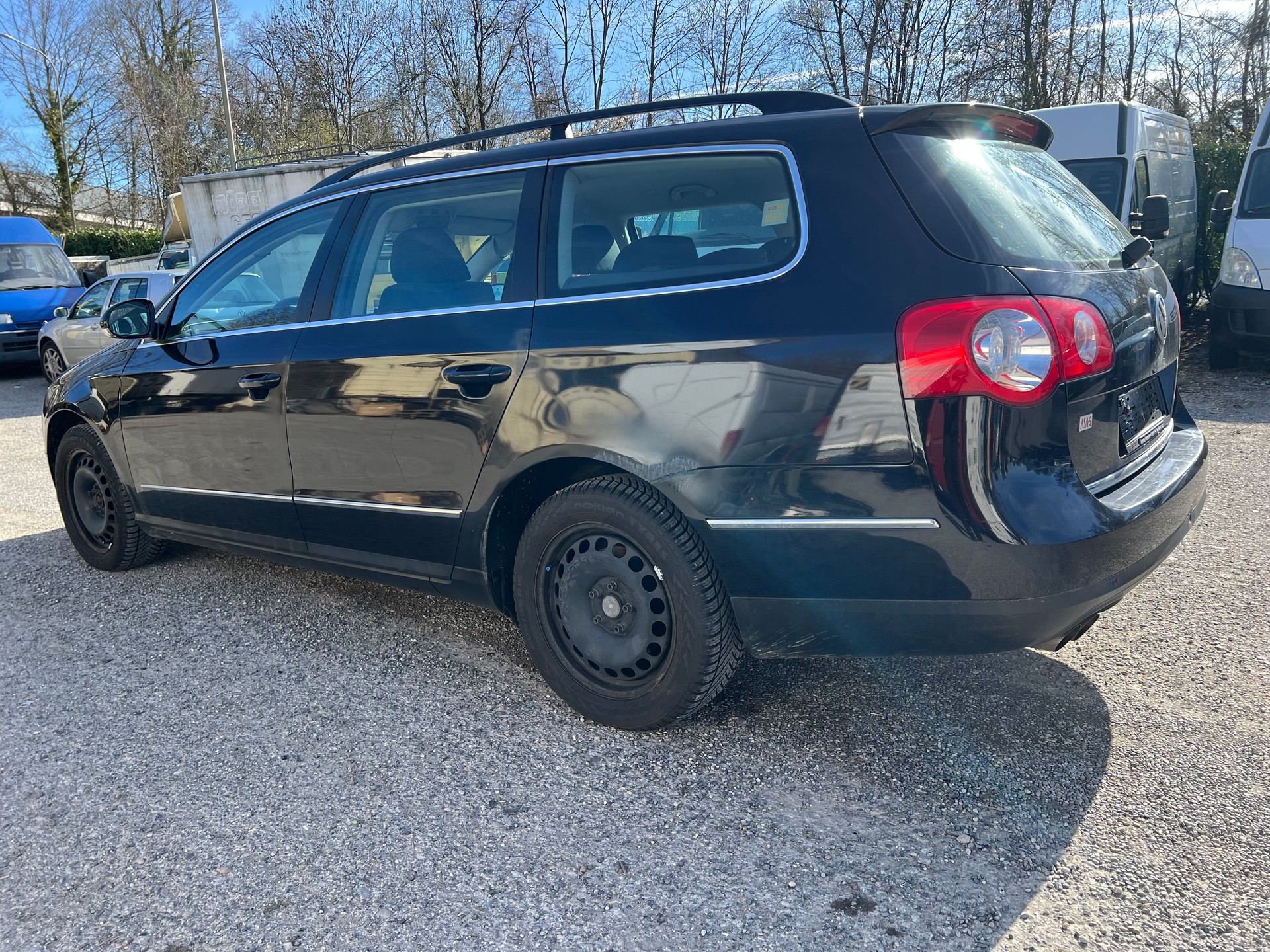 VW Passat Variant 2.0 TDI Trendline-image-3