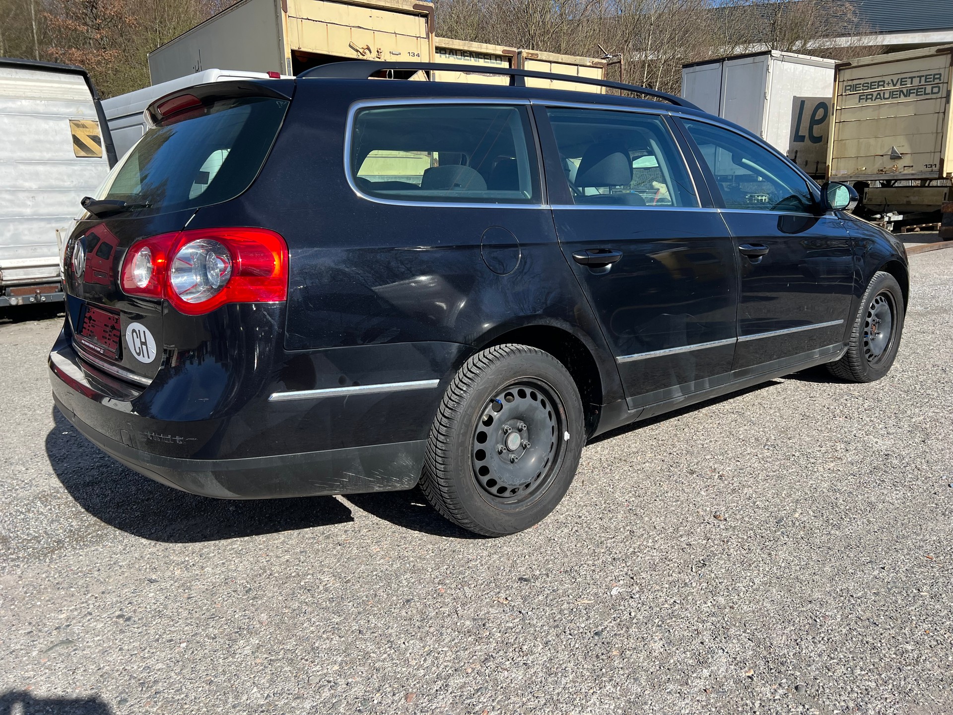 VW Passat Variant 2.0 TDI Trendline-image-2